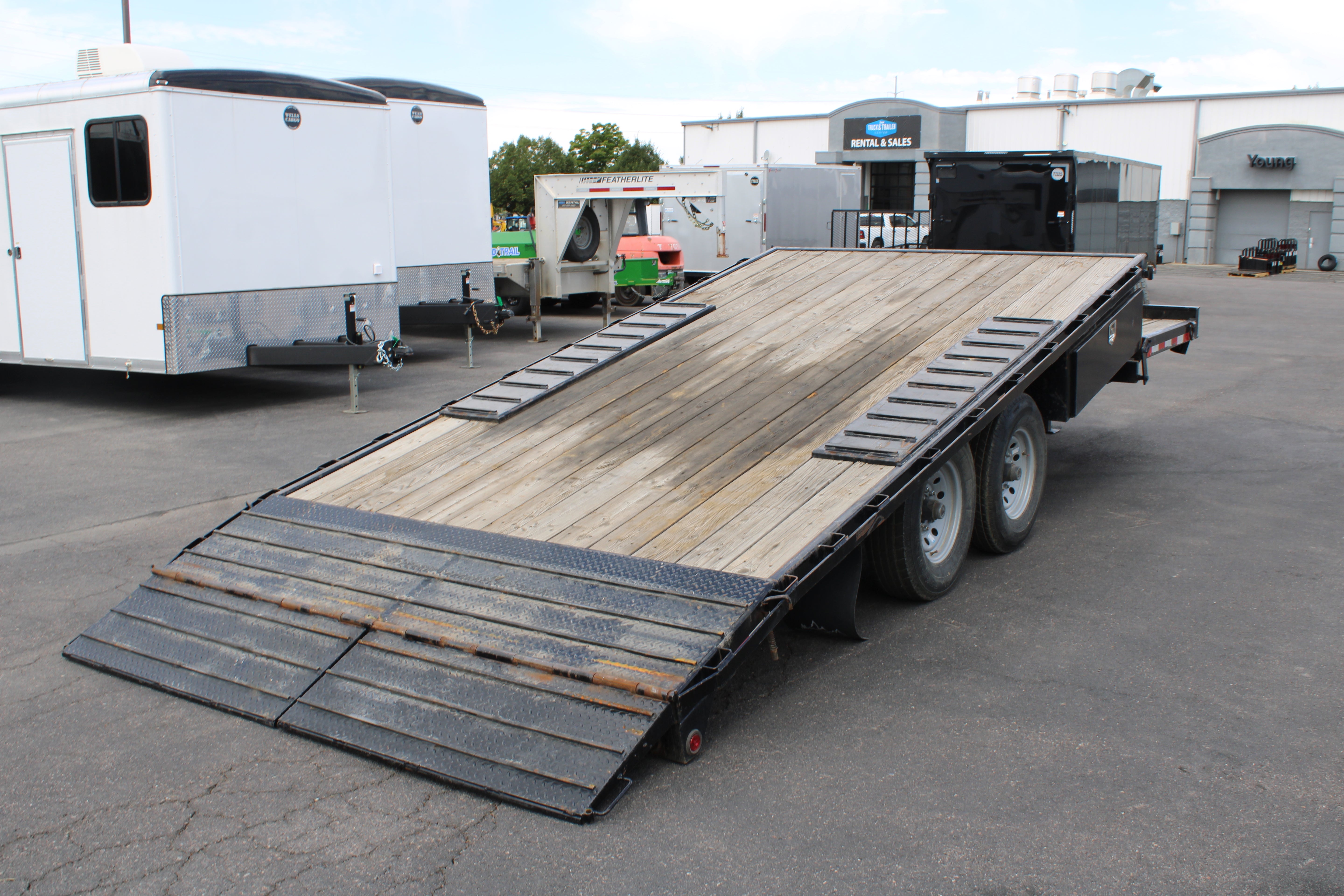 C&B Flatbed Trailer 20'