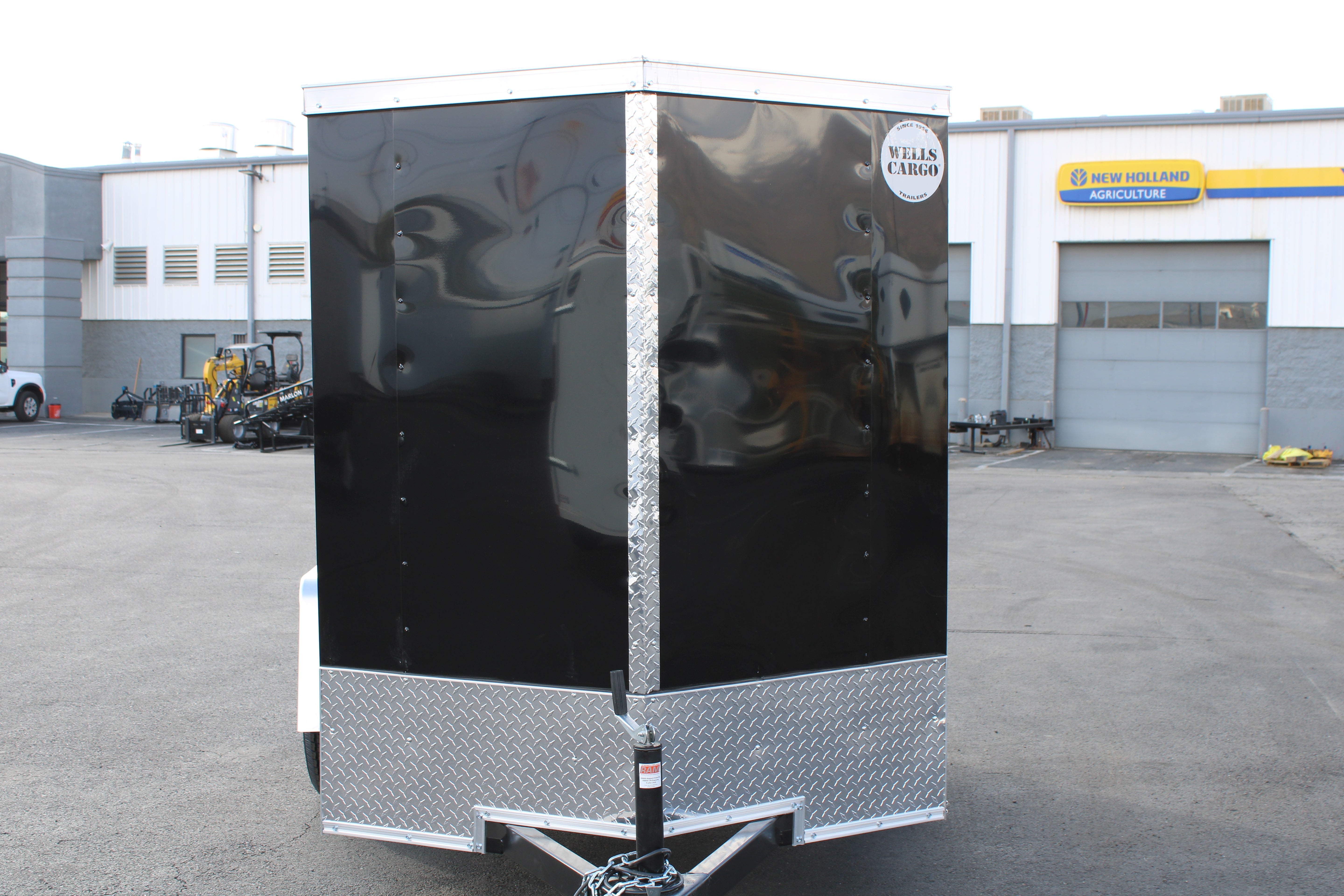 2025 Wells Cargo 5 x 8 Deluxe Enclosed Trailer