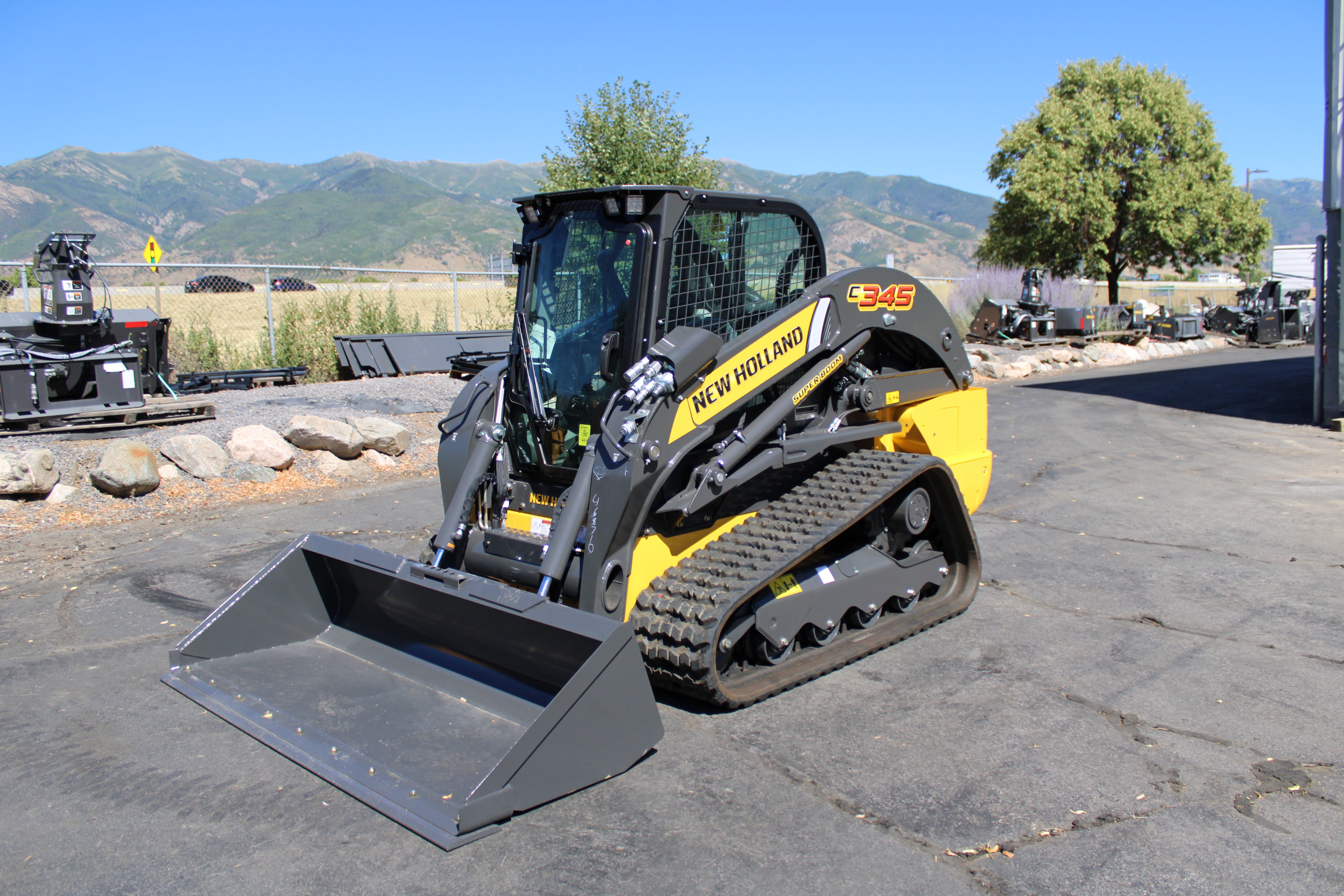New Holland C345 SKidsteer