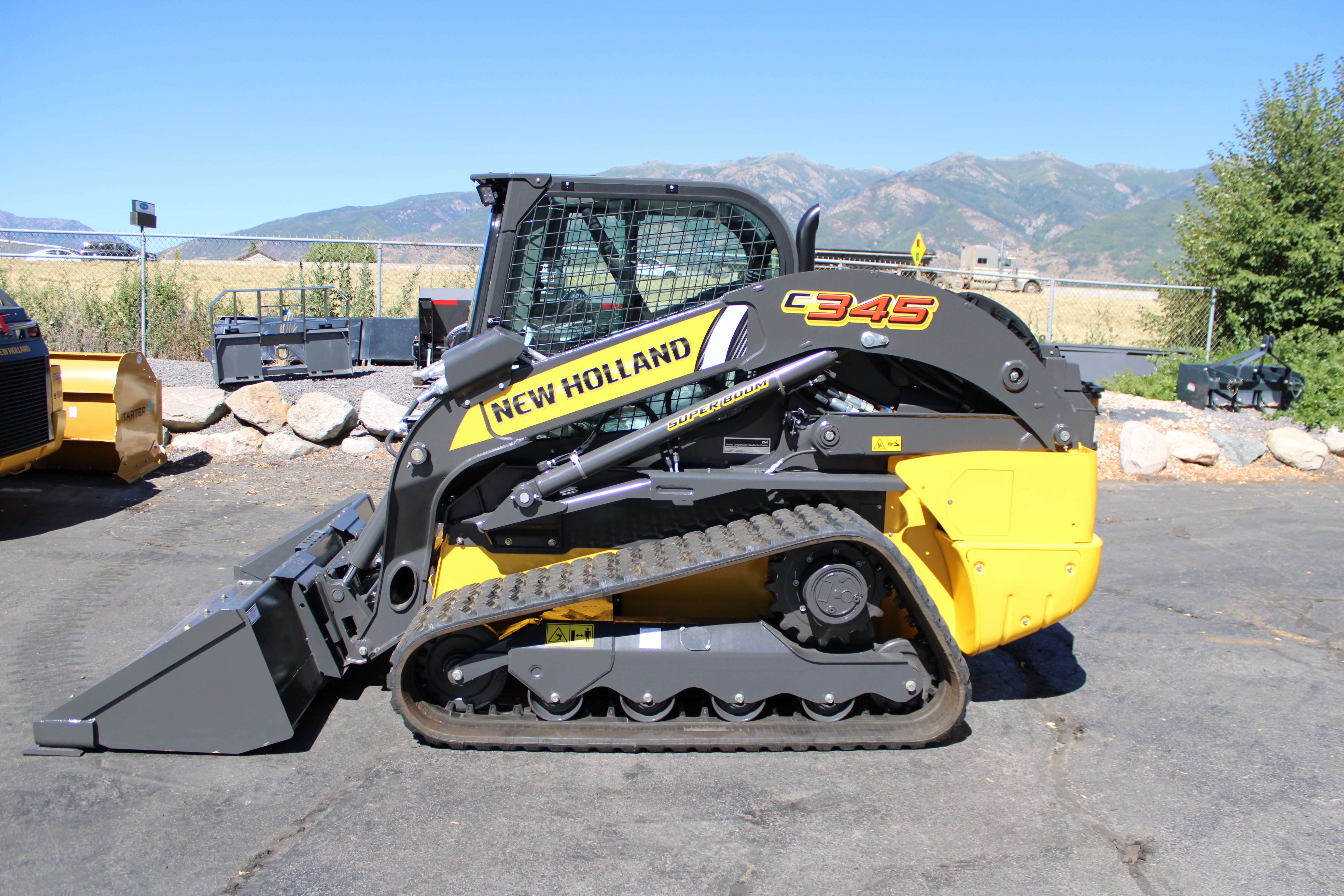 New Holland C345 SKidsteer
