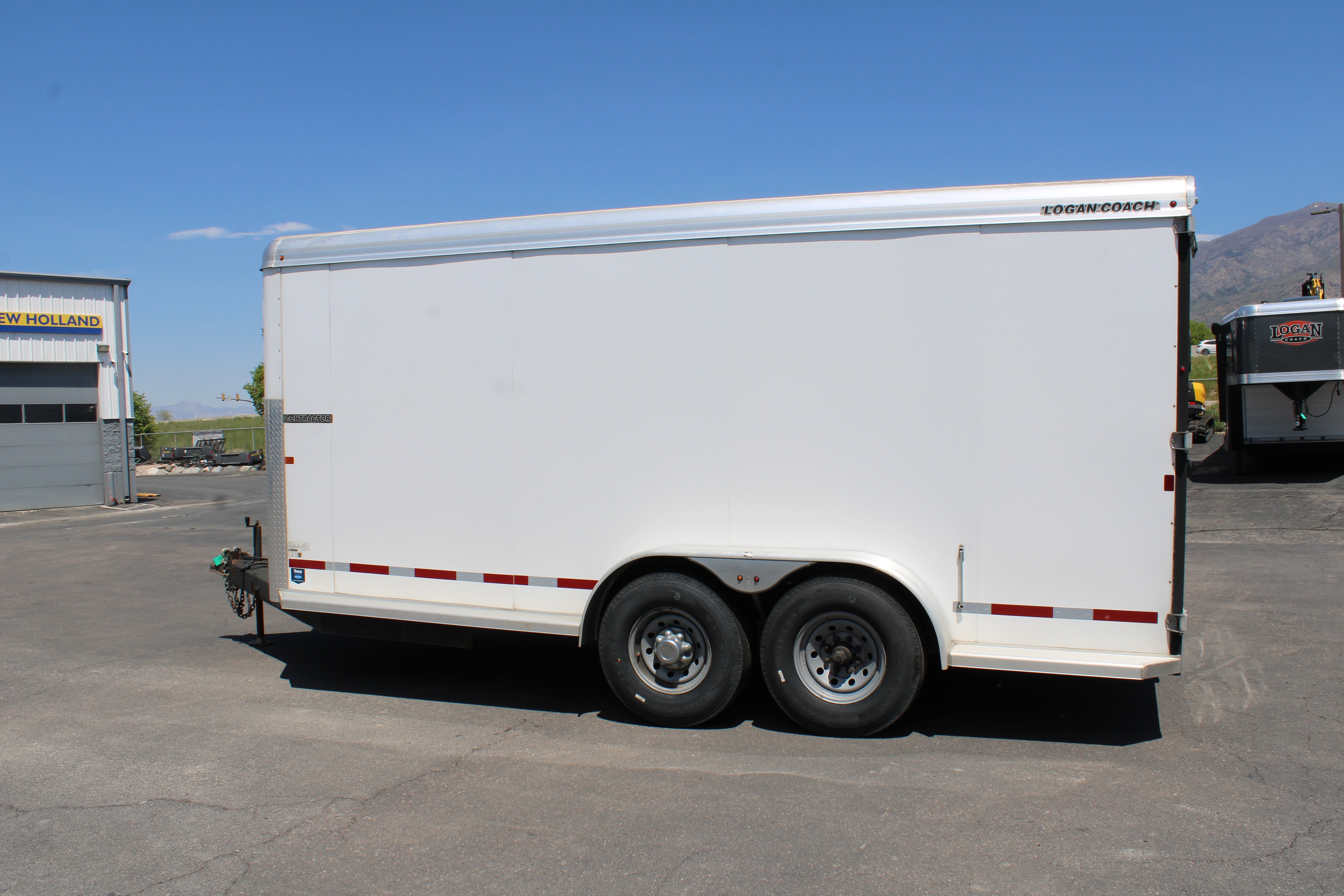 USED LOGAN COACH CONTRACTOR TRAILER
