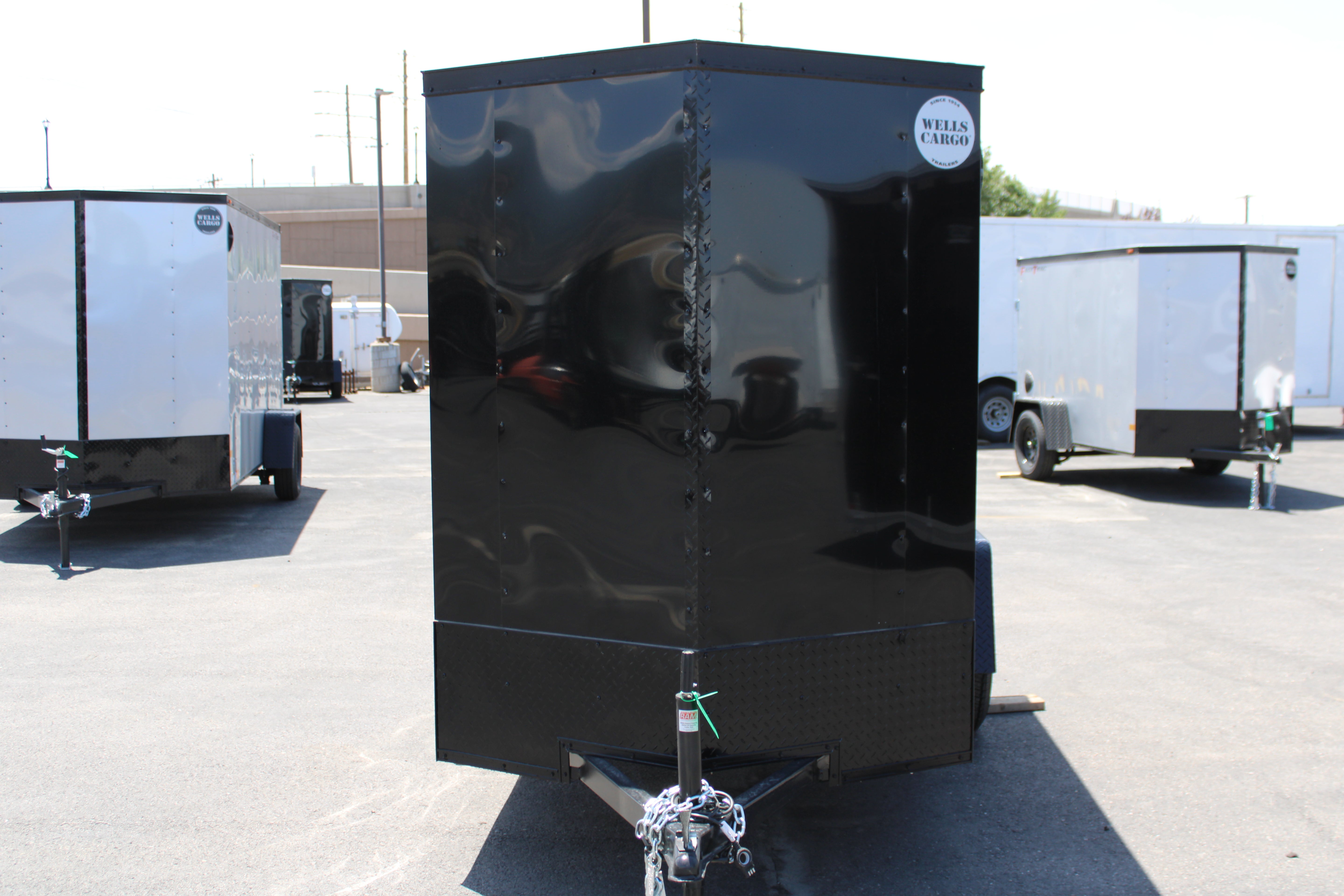 2025 Wells Cargo 5 x 8 Deluxe Enclosed Trailer