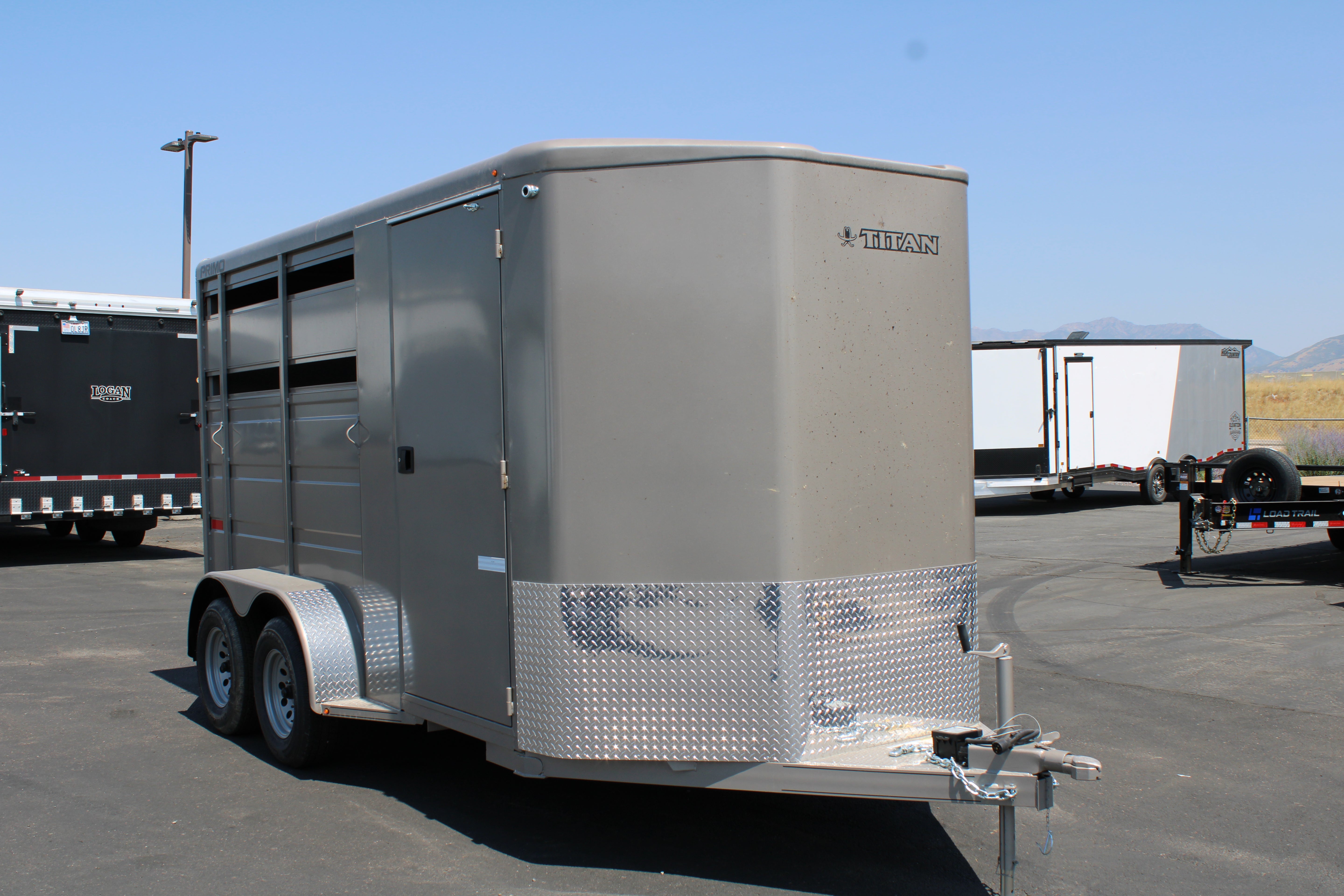 2025 Titan Primo 2H Horse Trailer