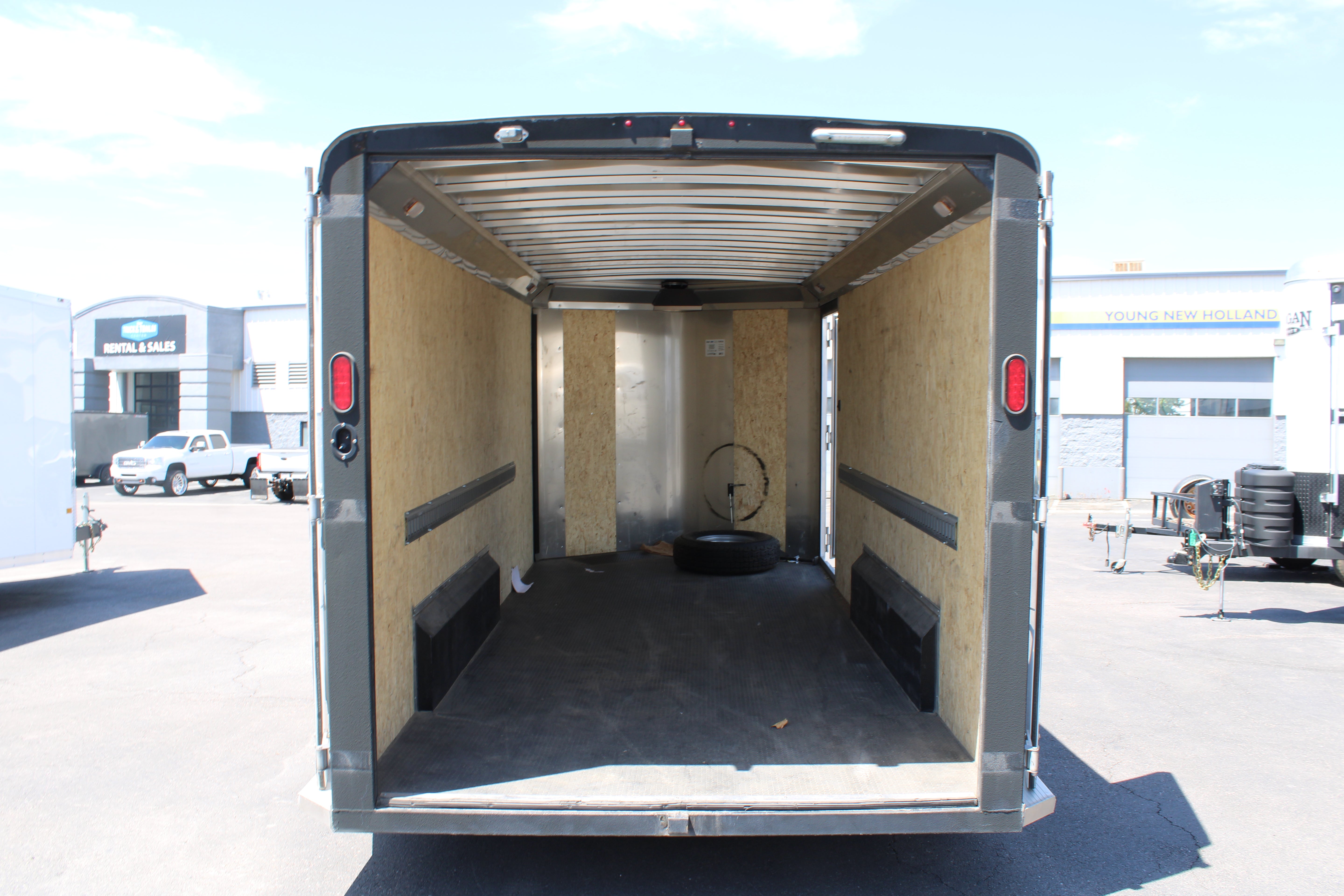 USED LOGAN COACH CONTRACTOR TRAILER