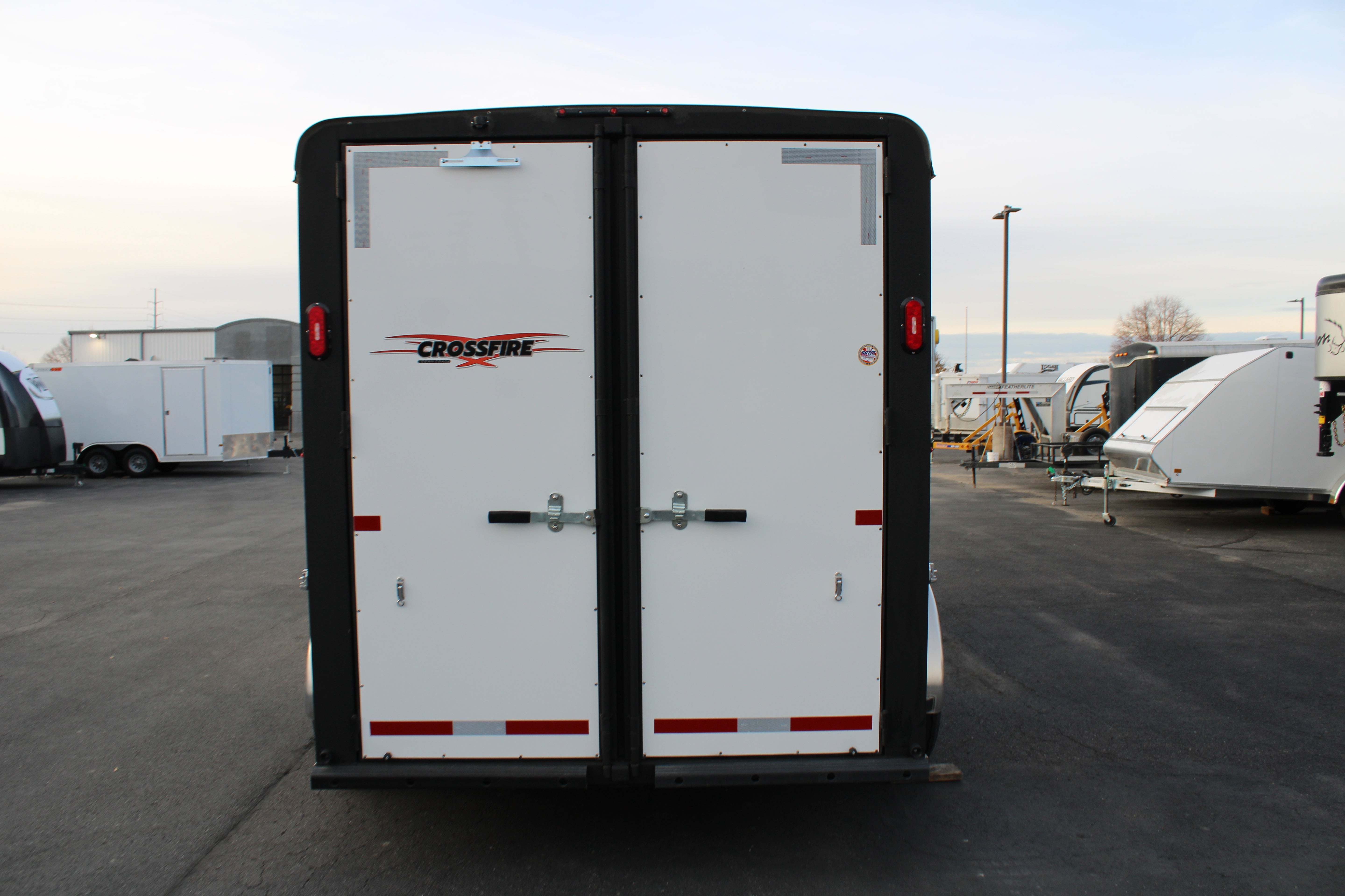 Logan Coach 3HBP Crossfire Trailer