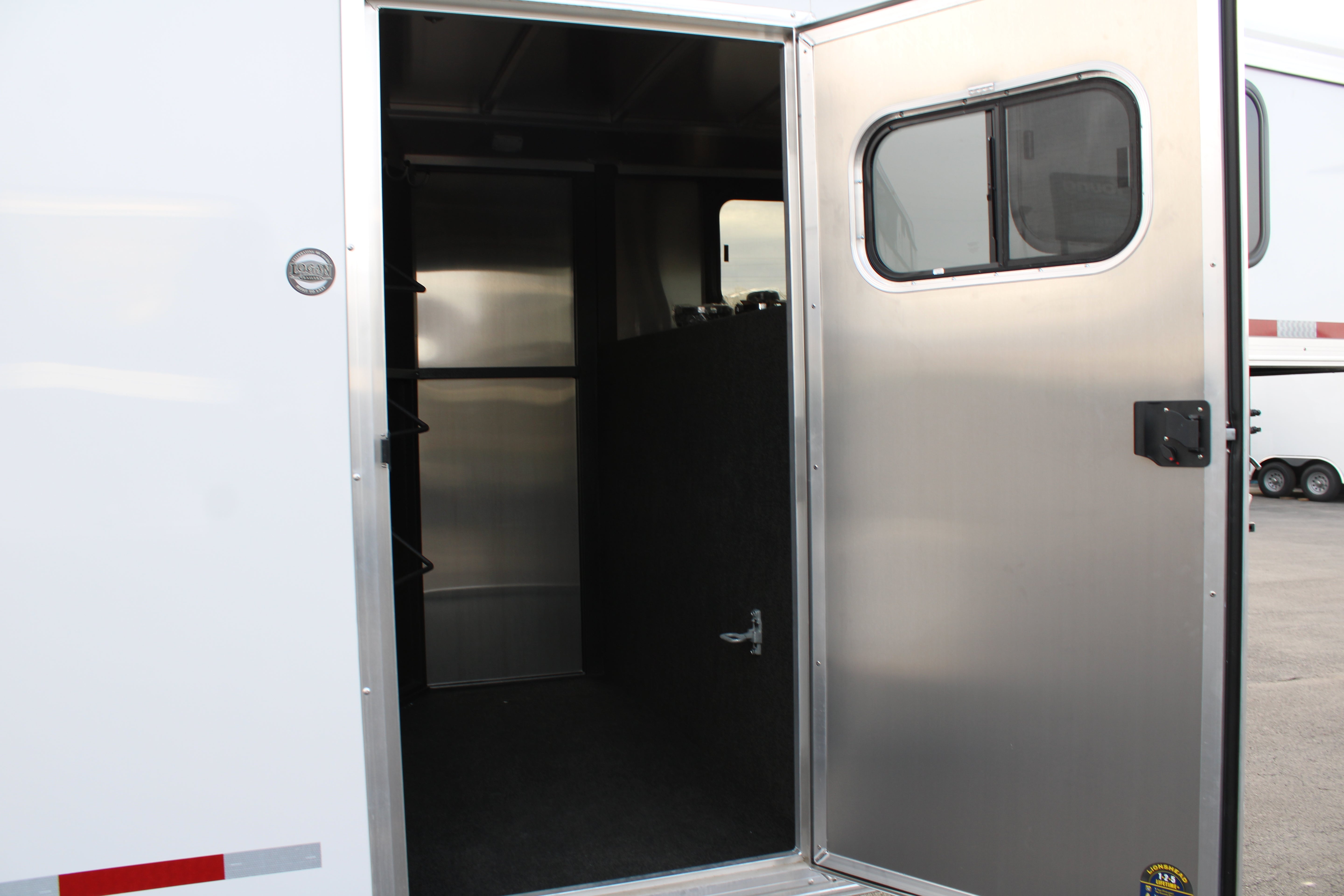 Logan Coach 3HBP Crossfire Trailer