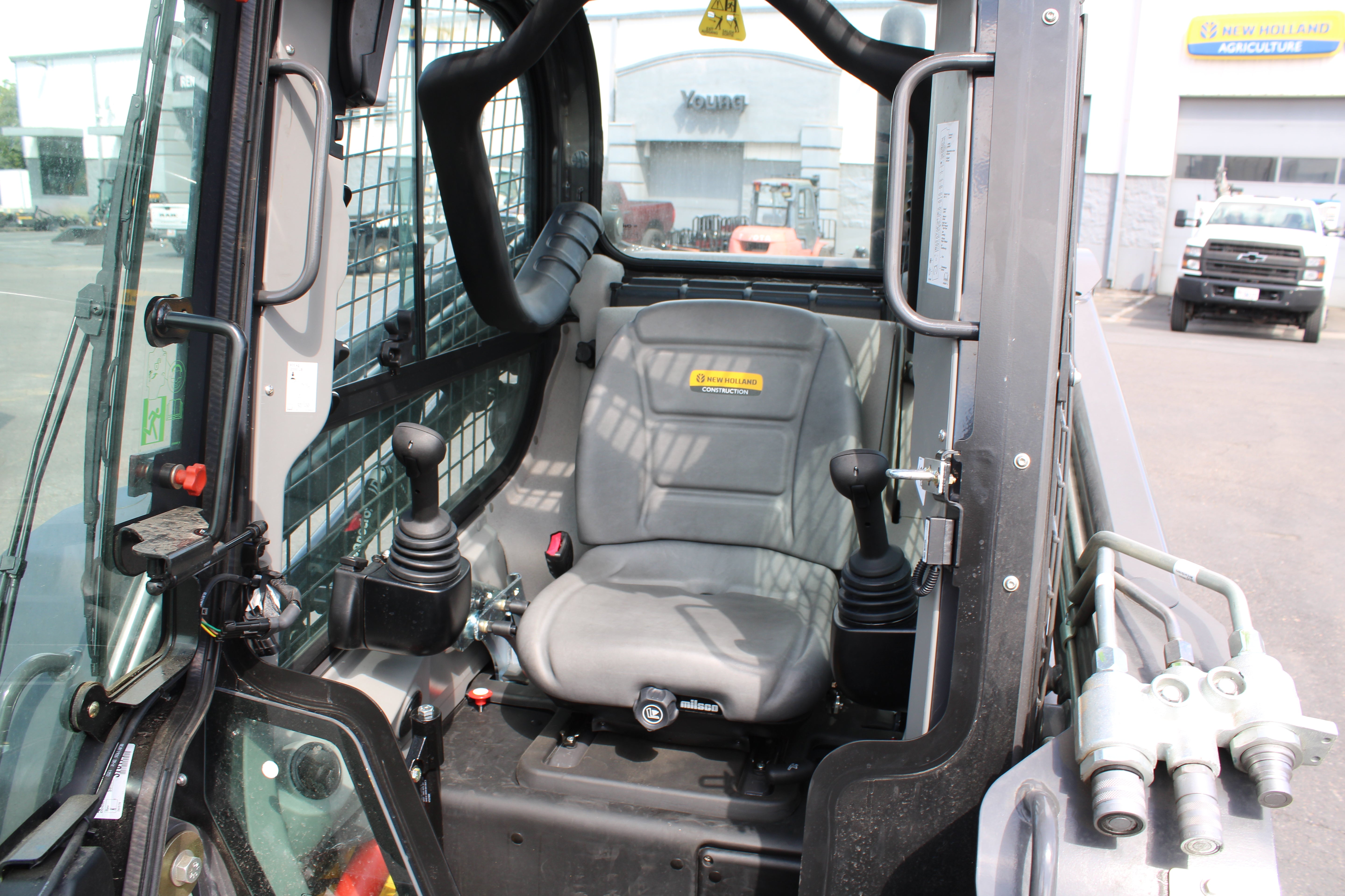 New Holland Skidsteer L320