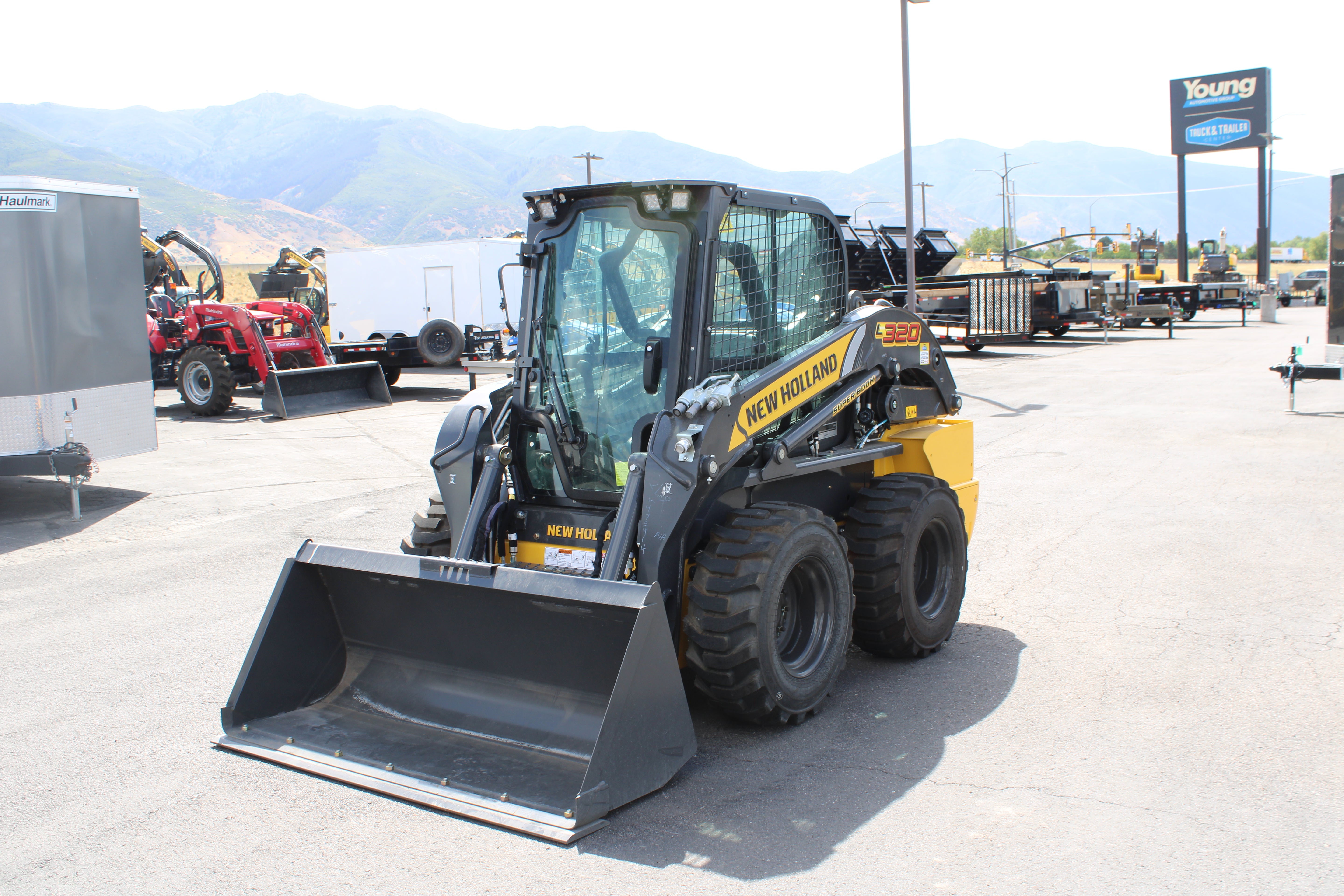 New Holland L320