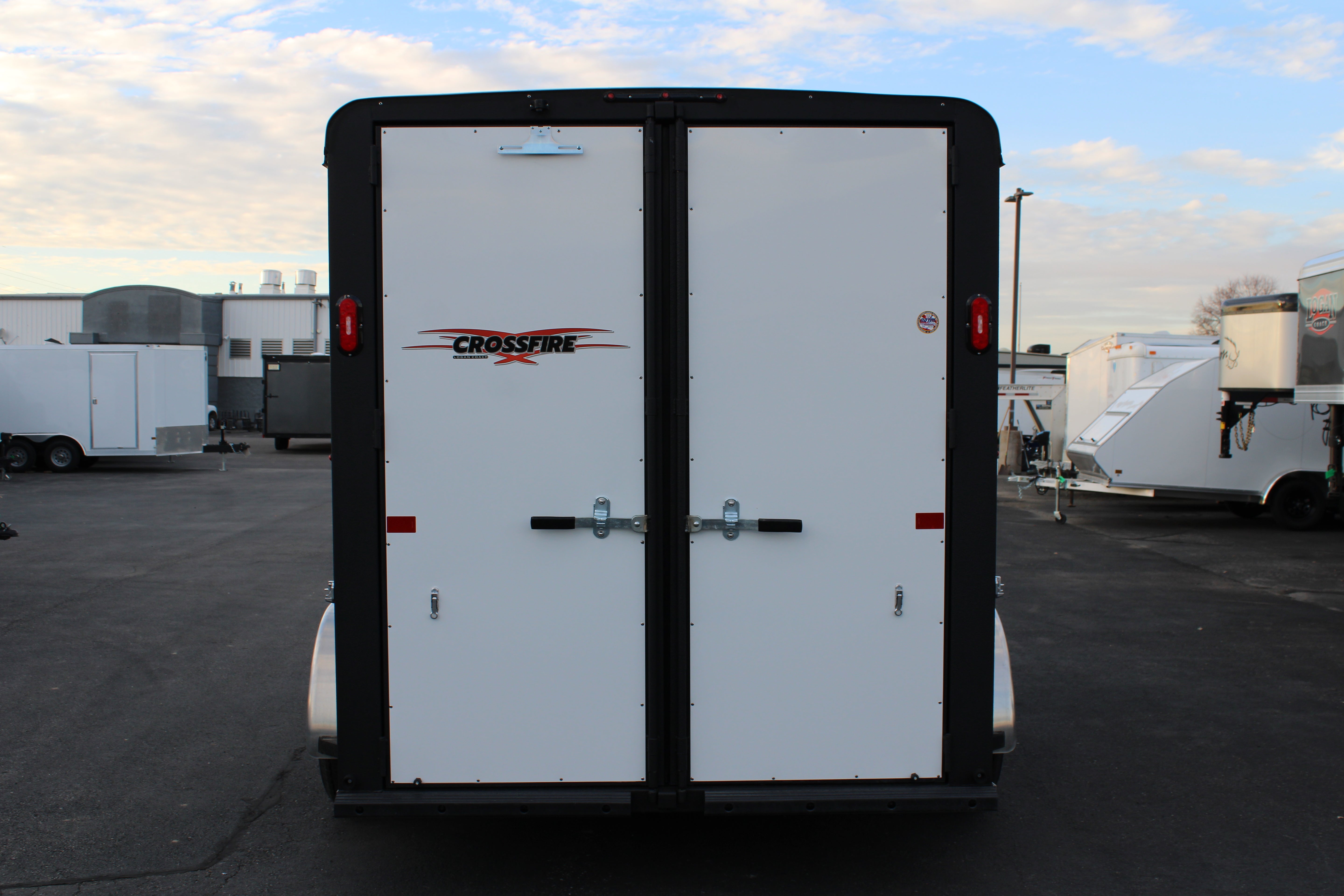 Logan Coach 3HBP Crossfire Trailer