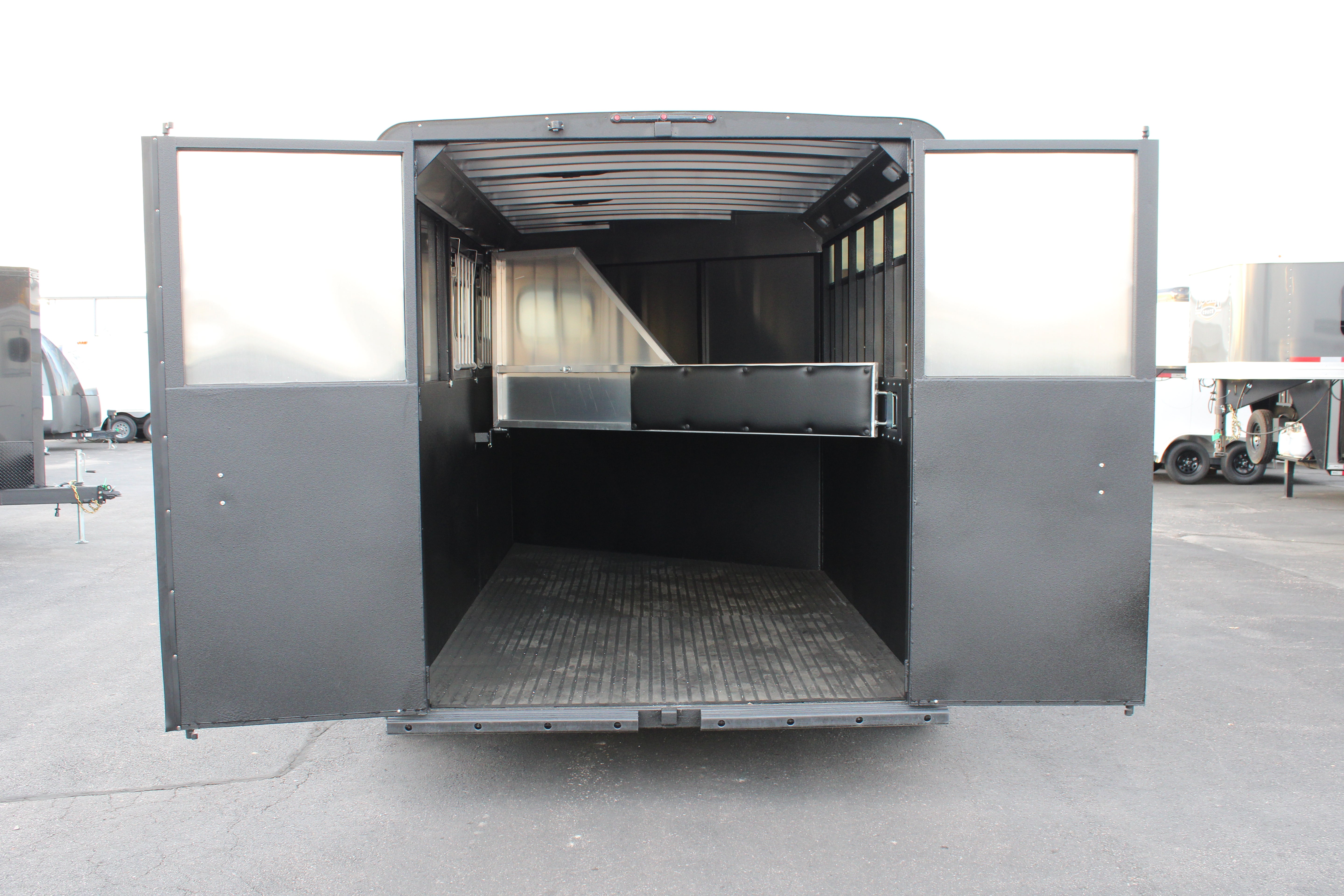 Logan Coach 3HBP Crossfire Trailer