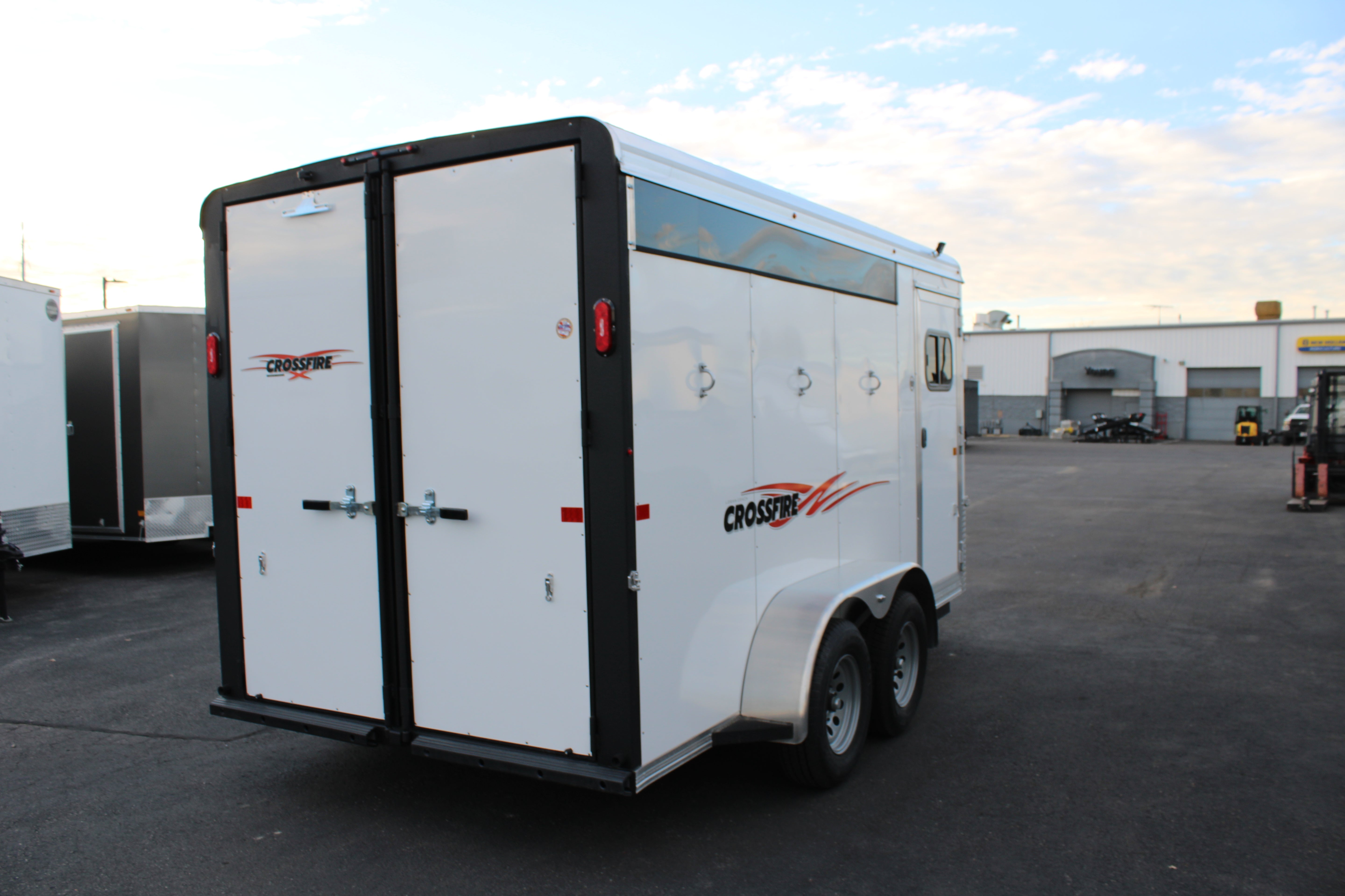 Logan Coach 3HBP Crossfire Trailer