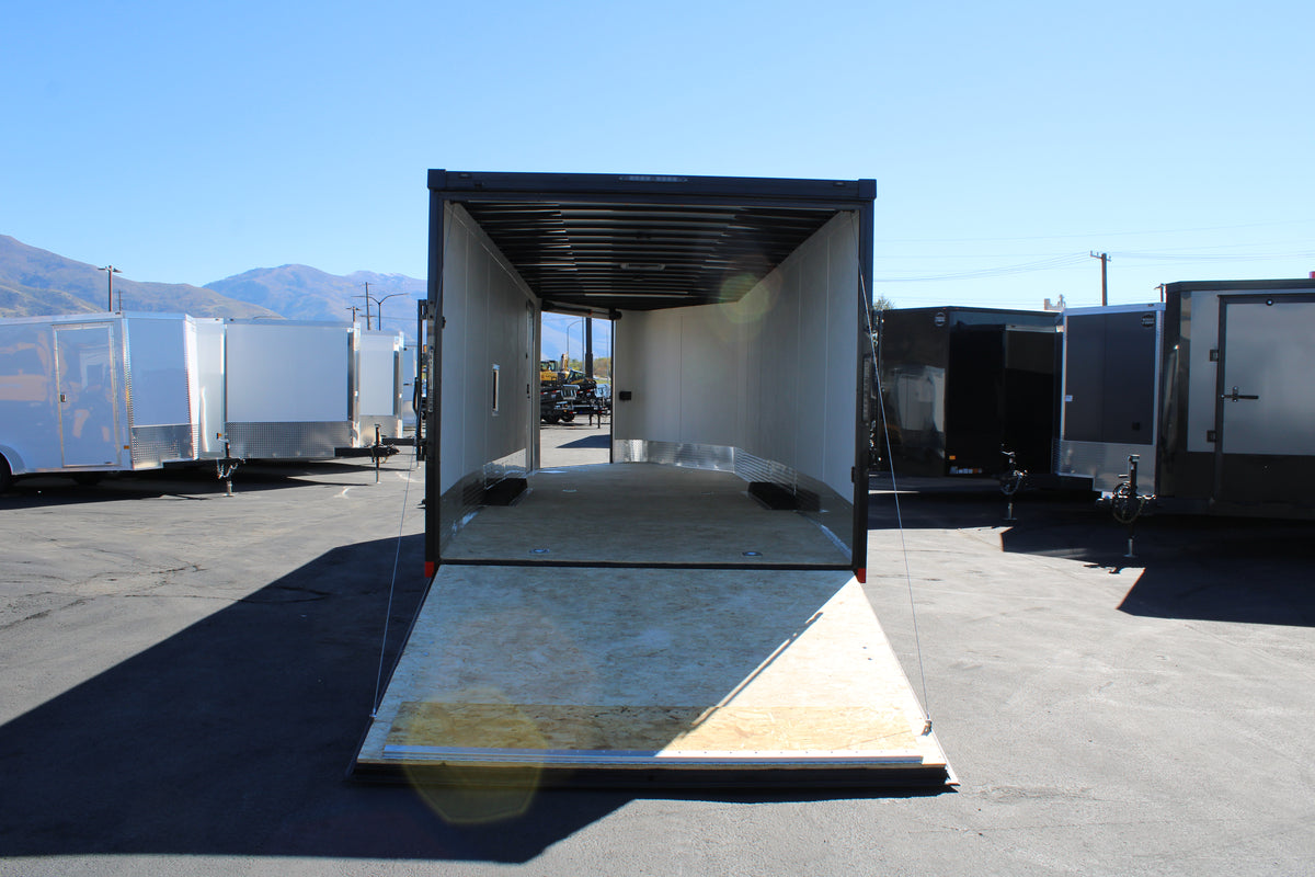 WELLS CARGO STM 30' BLK TRIM