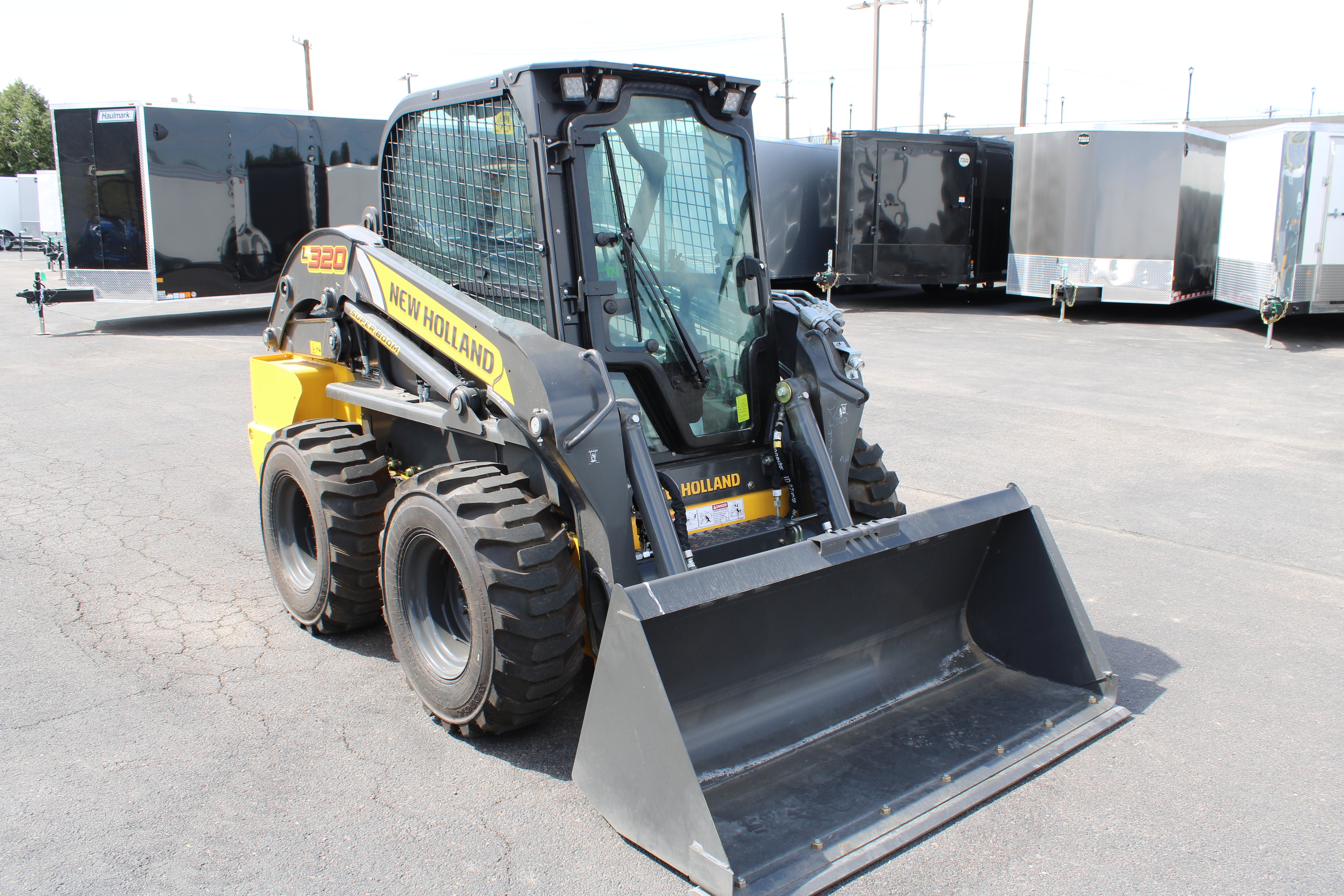 New Holland L320