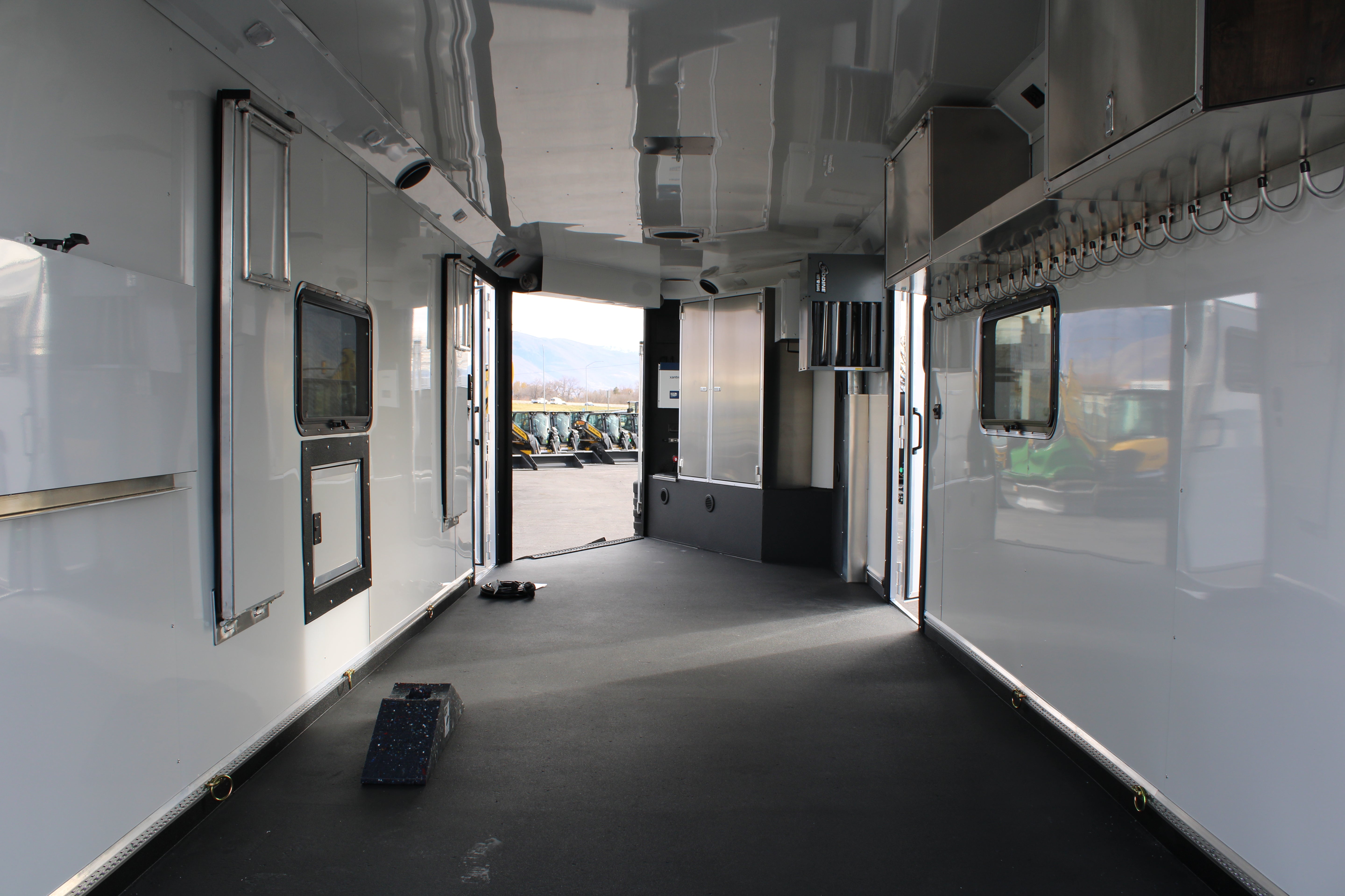 Logan Coach HP Trailer