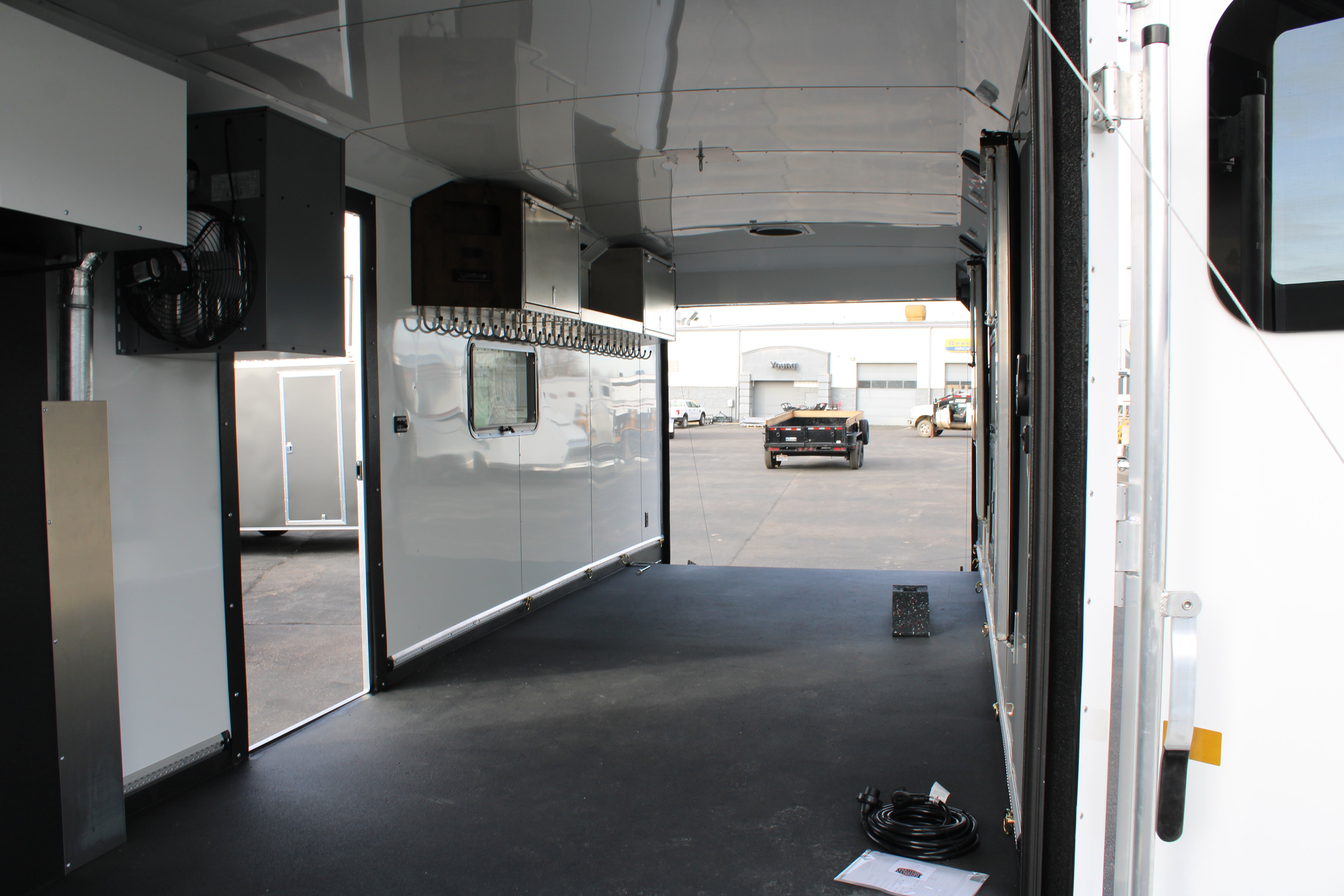 Logan Coach HP Trailer