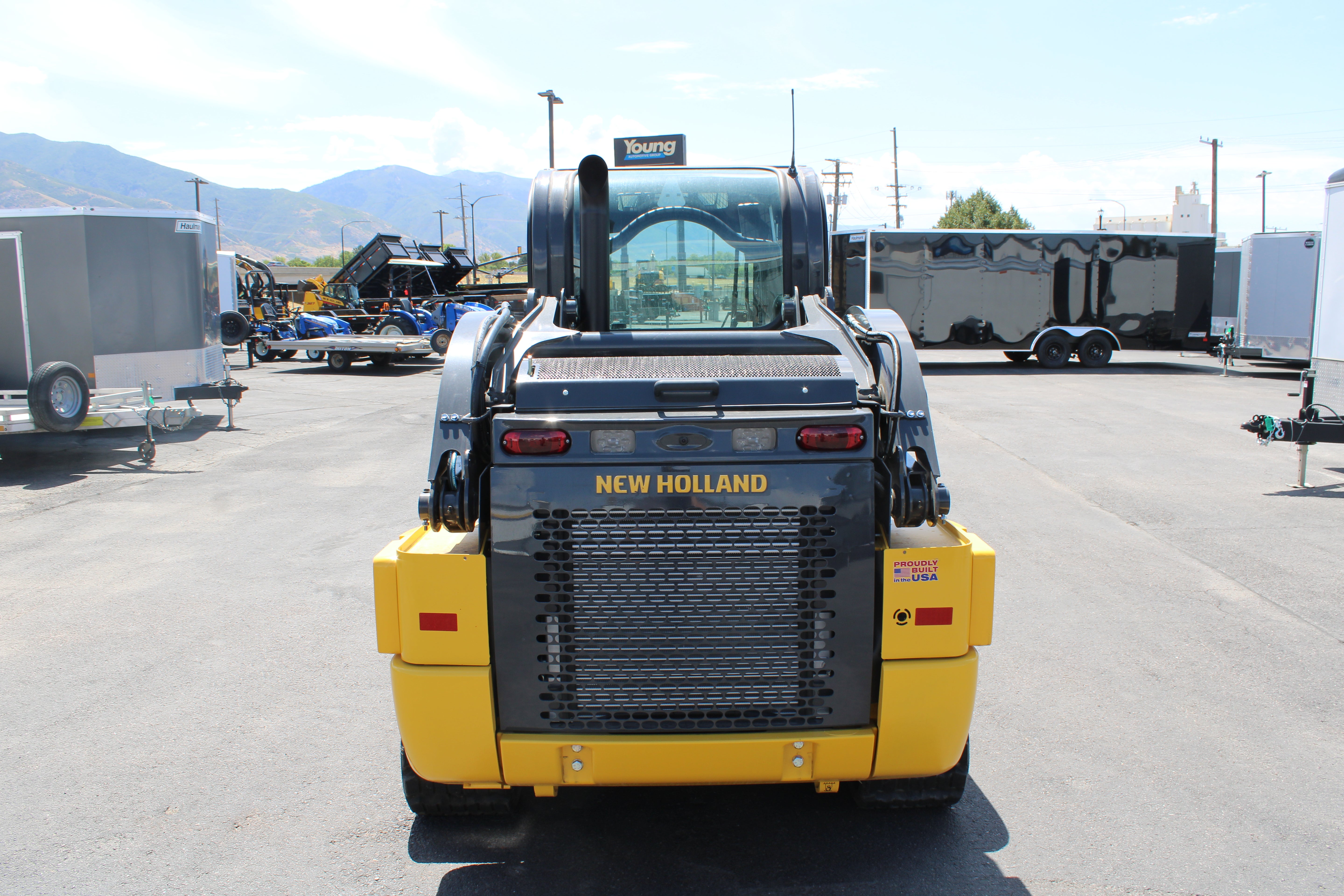 New Holland C330 Skidsteer
