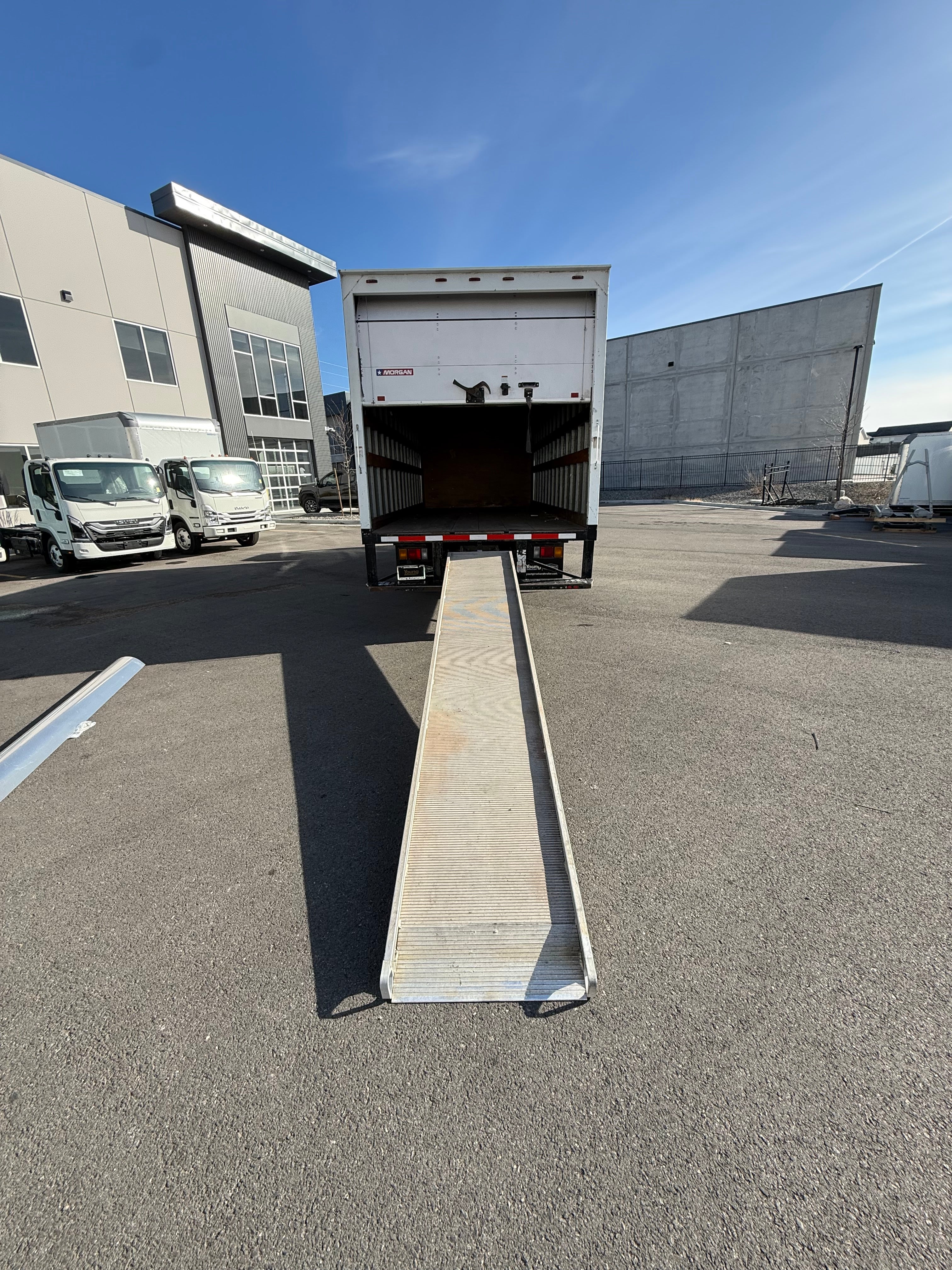 USED 2017 ISUZU NPRXD 20' BOX TRUCK