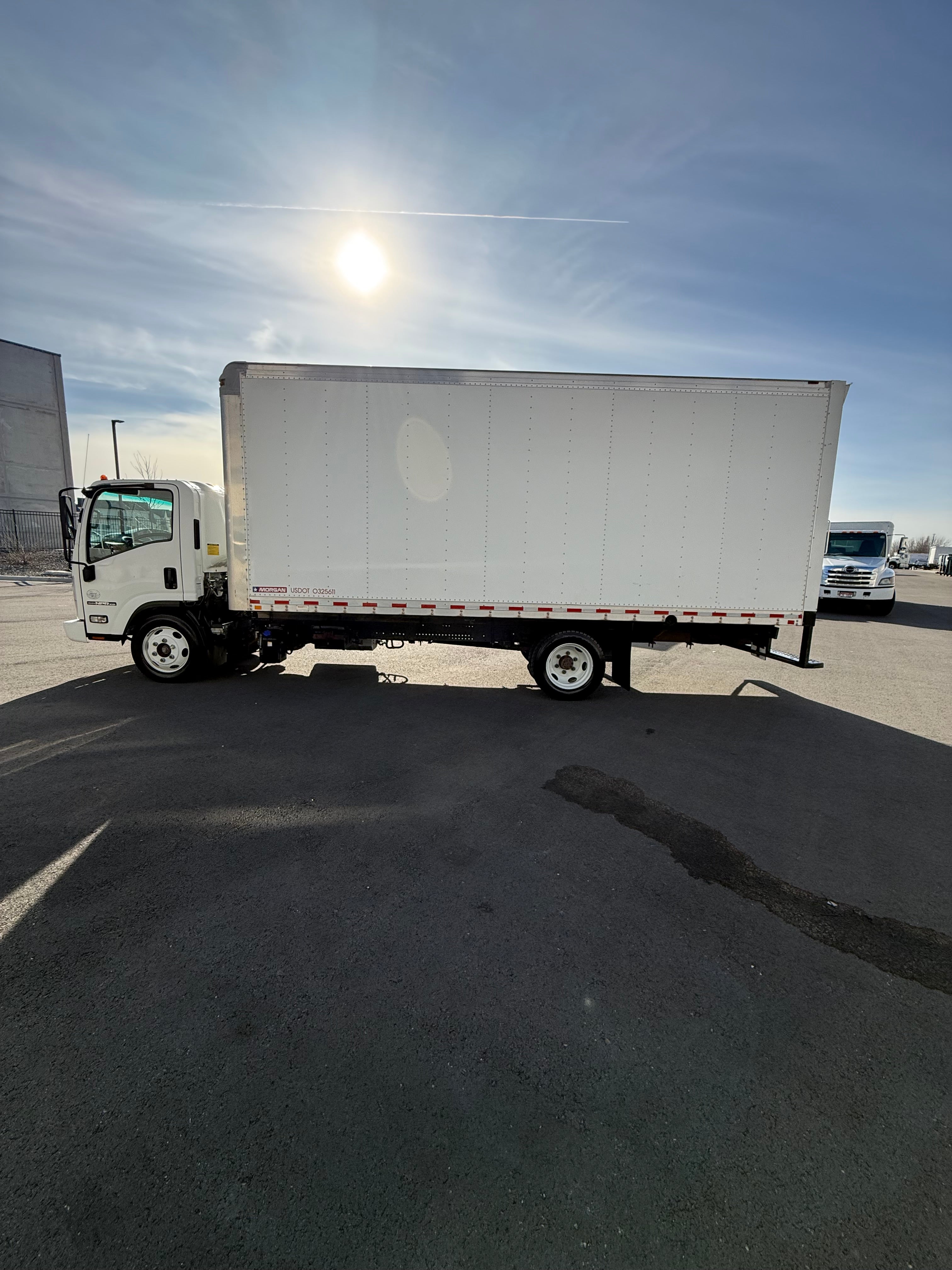 USED 2017 ISUZU NPRXD 20' BOX TRUCK