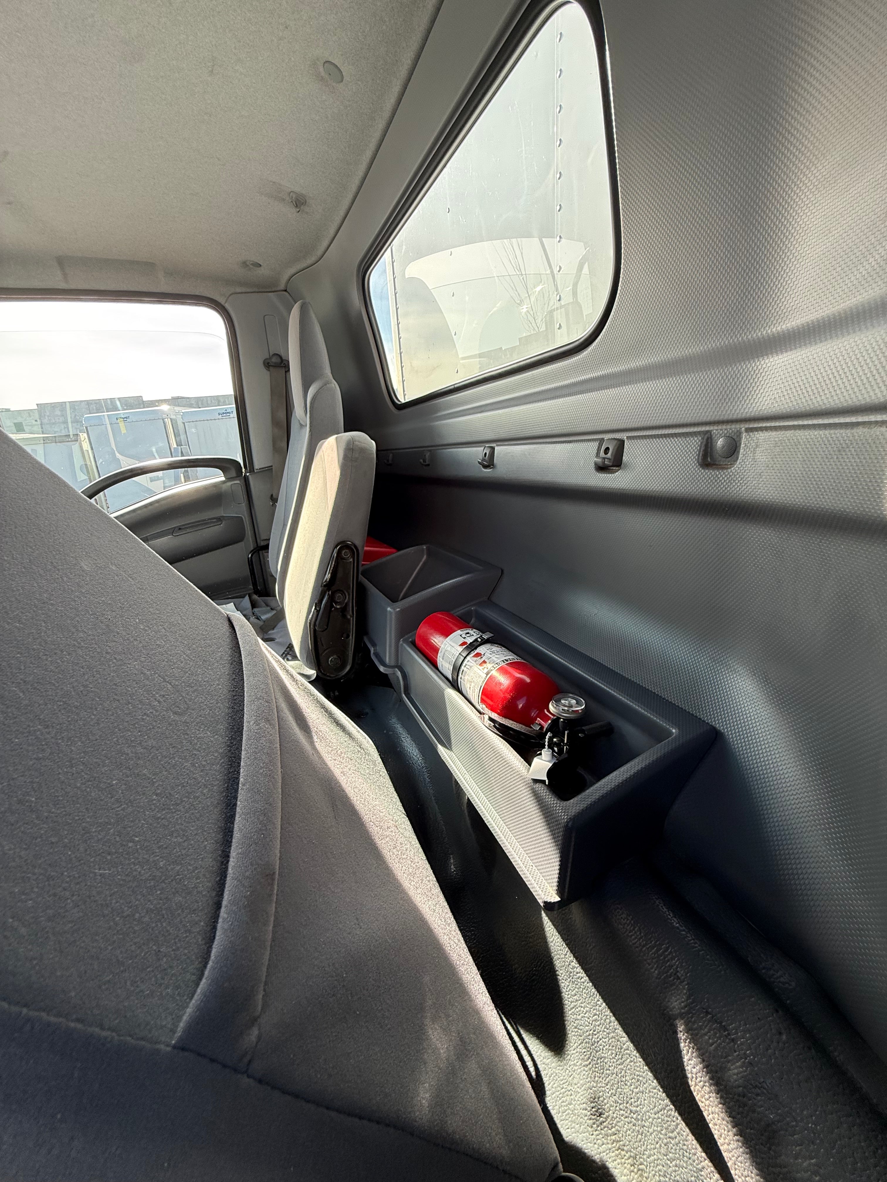 USED 2017 ISUZU NPRXD 20' BOX TRUCK