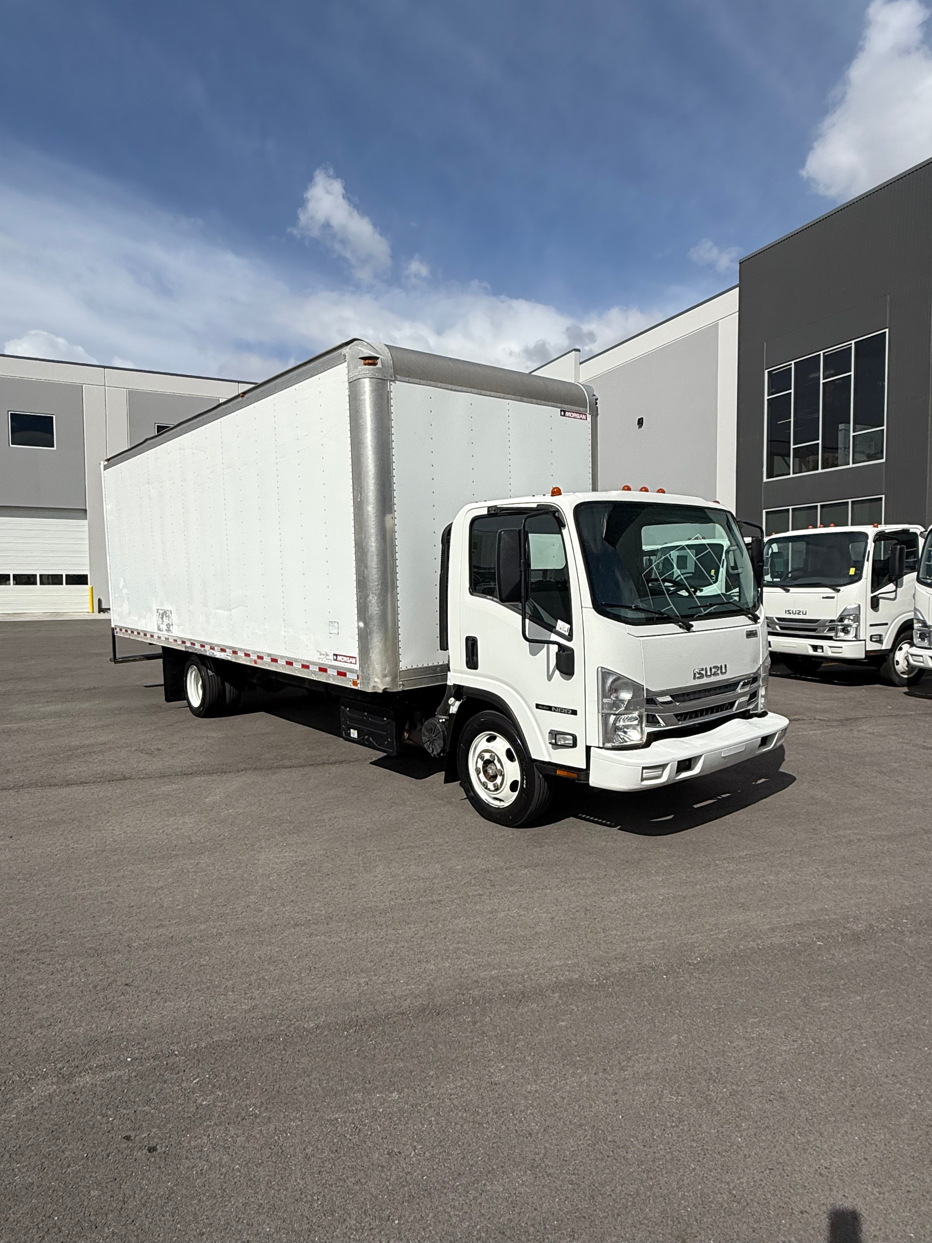 2017 Isuzu NRR 24' Box Truck