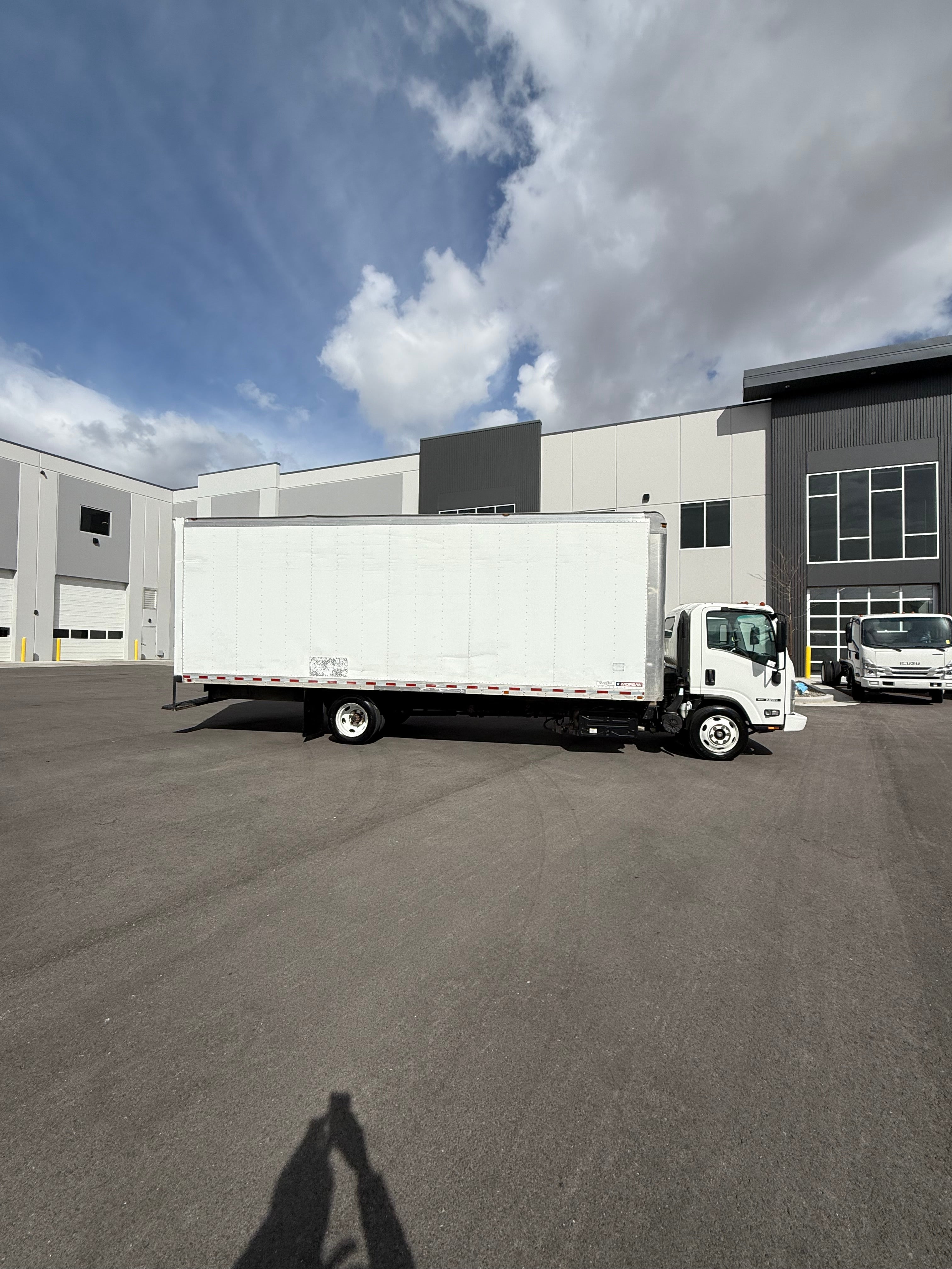 2017 Isuzu NRR 24' Box Truck