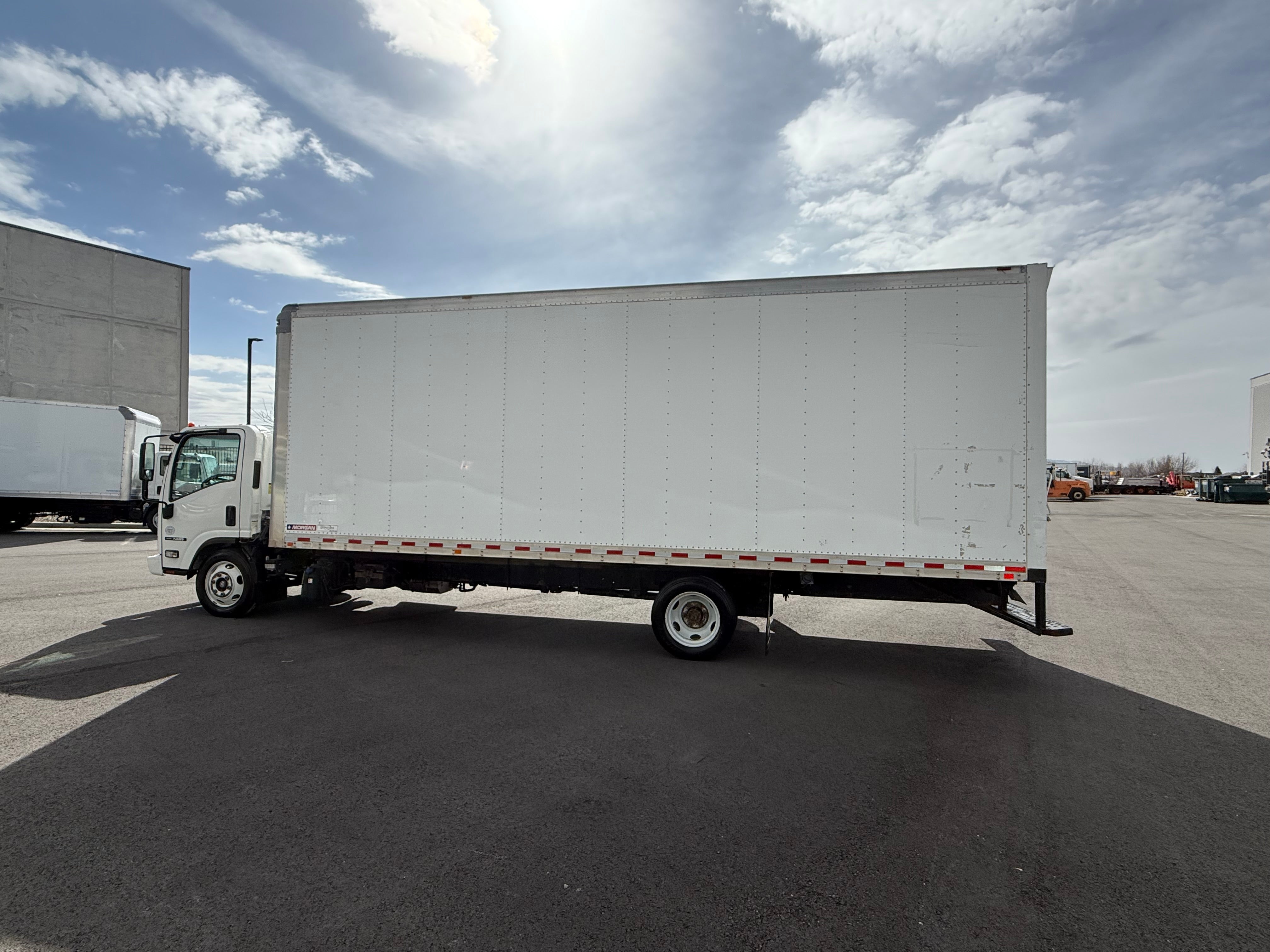 2017 Isuzu NRR 24' Box Truck