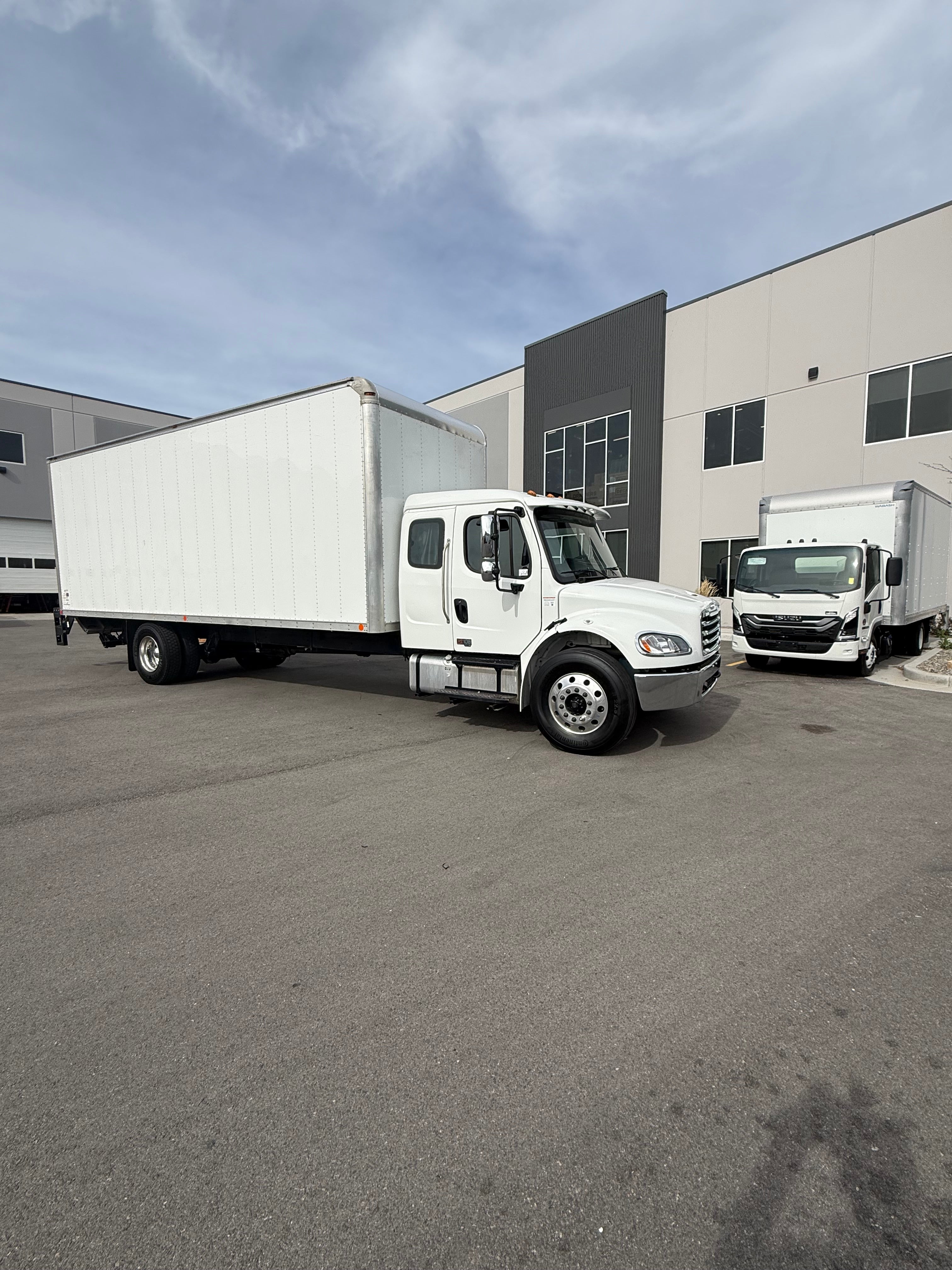 2025 Freightliner M2 26' Sleeper Box Truck with Liftgate (Copy)