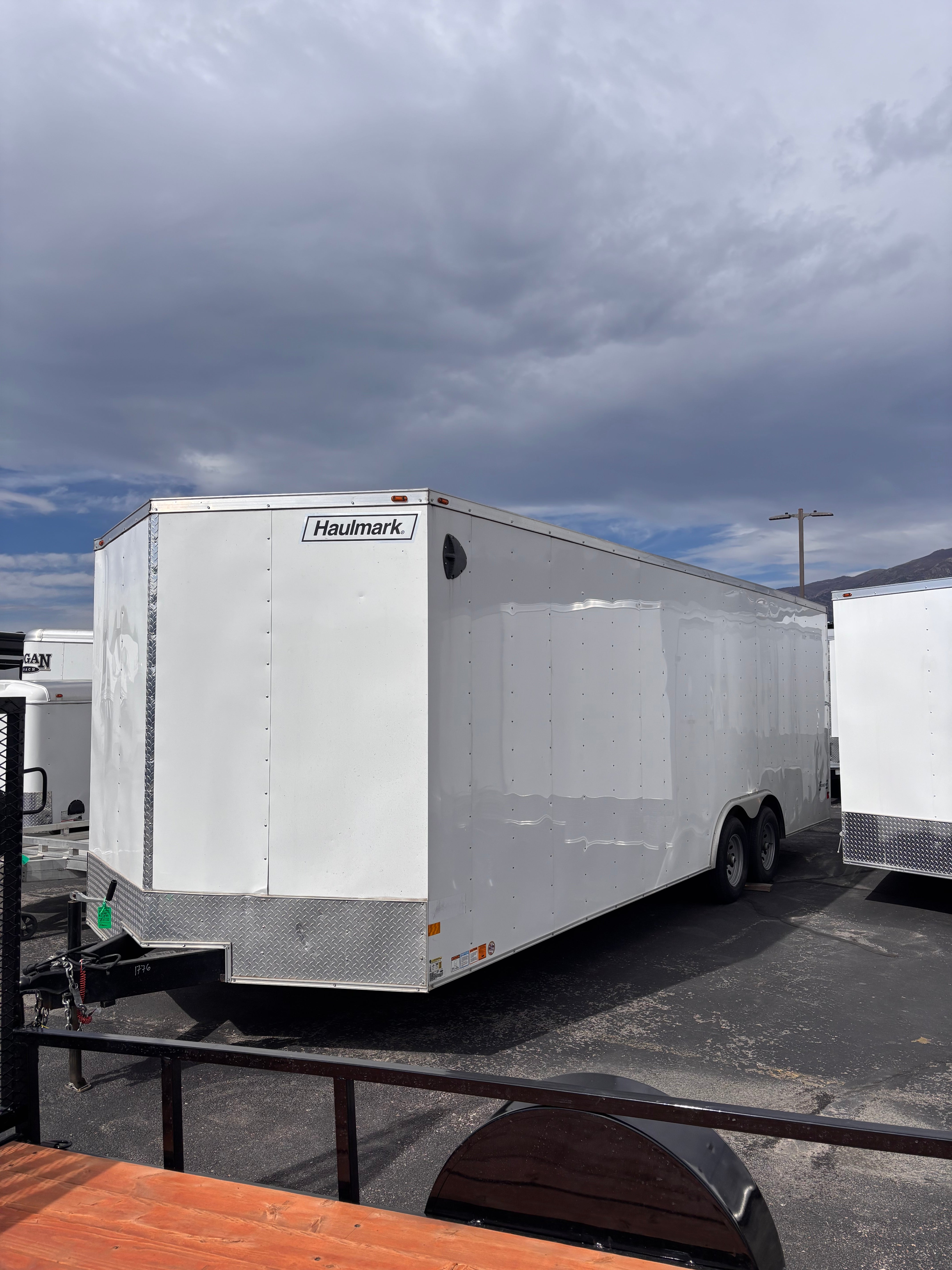 USED 8.5X24 ENCLOSED TRAILER