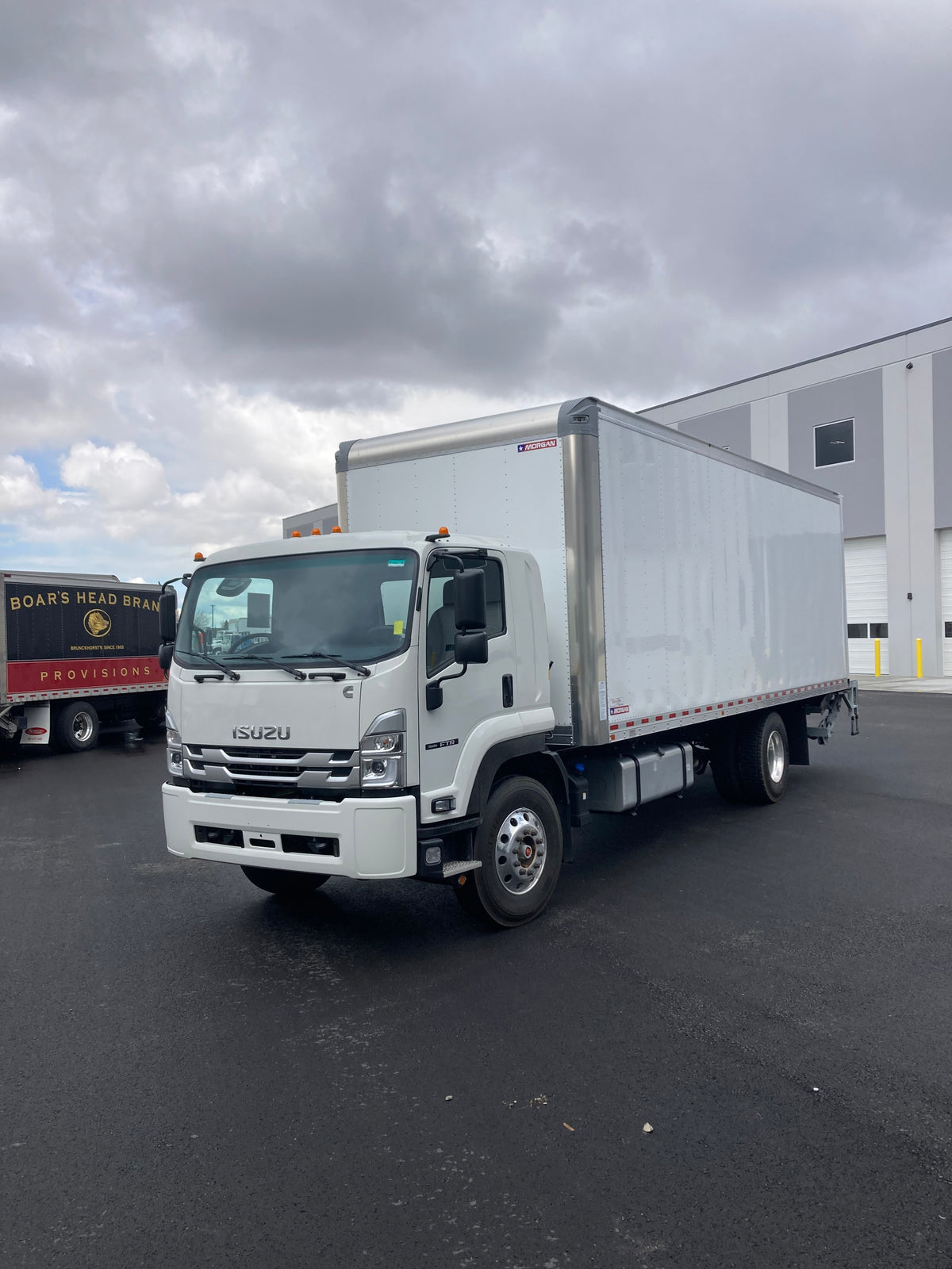 2024 ISUZU FTR DIESEL 26' DRY VAN WITH MAXON LIFT GATE