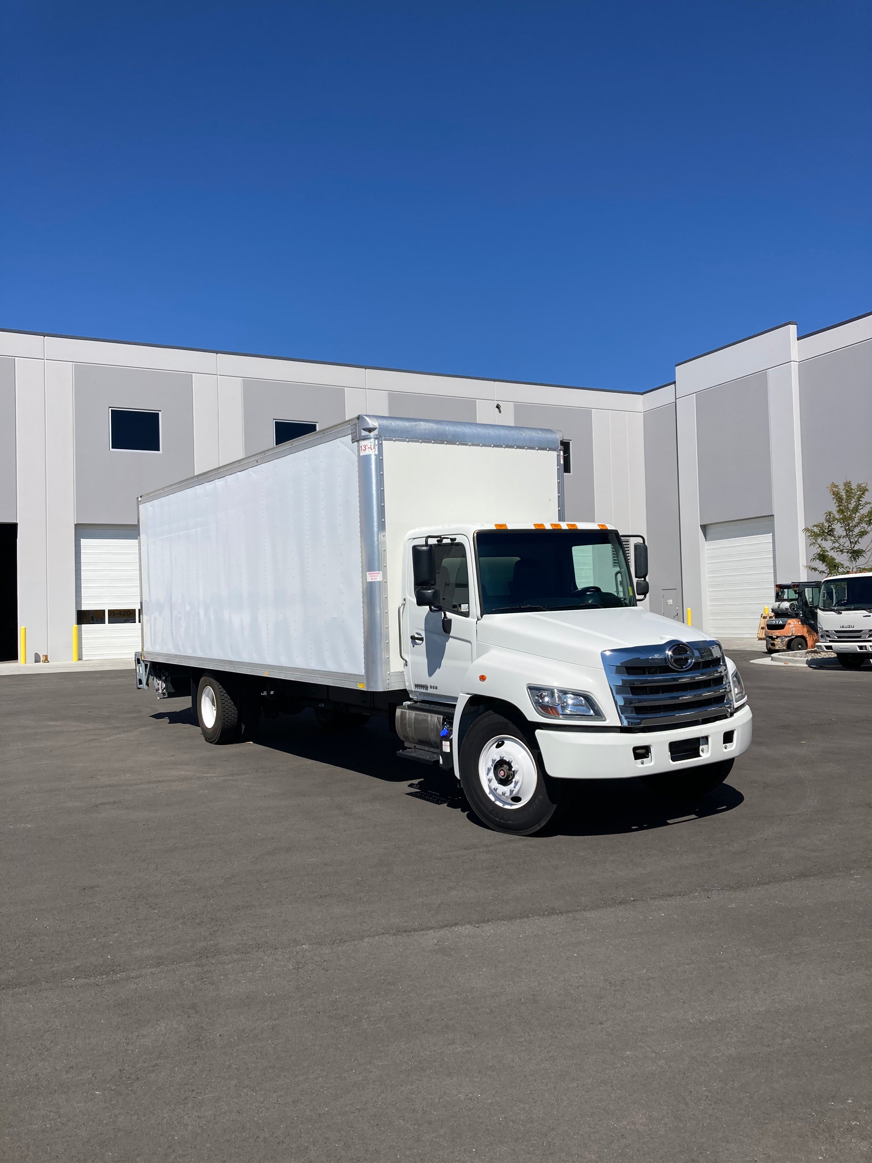 USED 2019 HINO 268A 26,000 GVW 26' BOX TRUCK