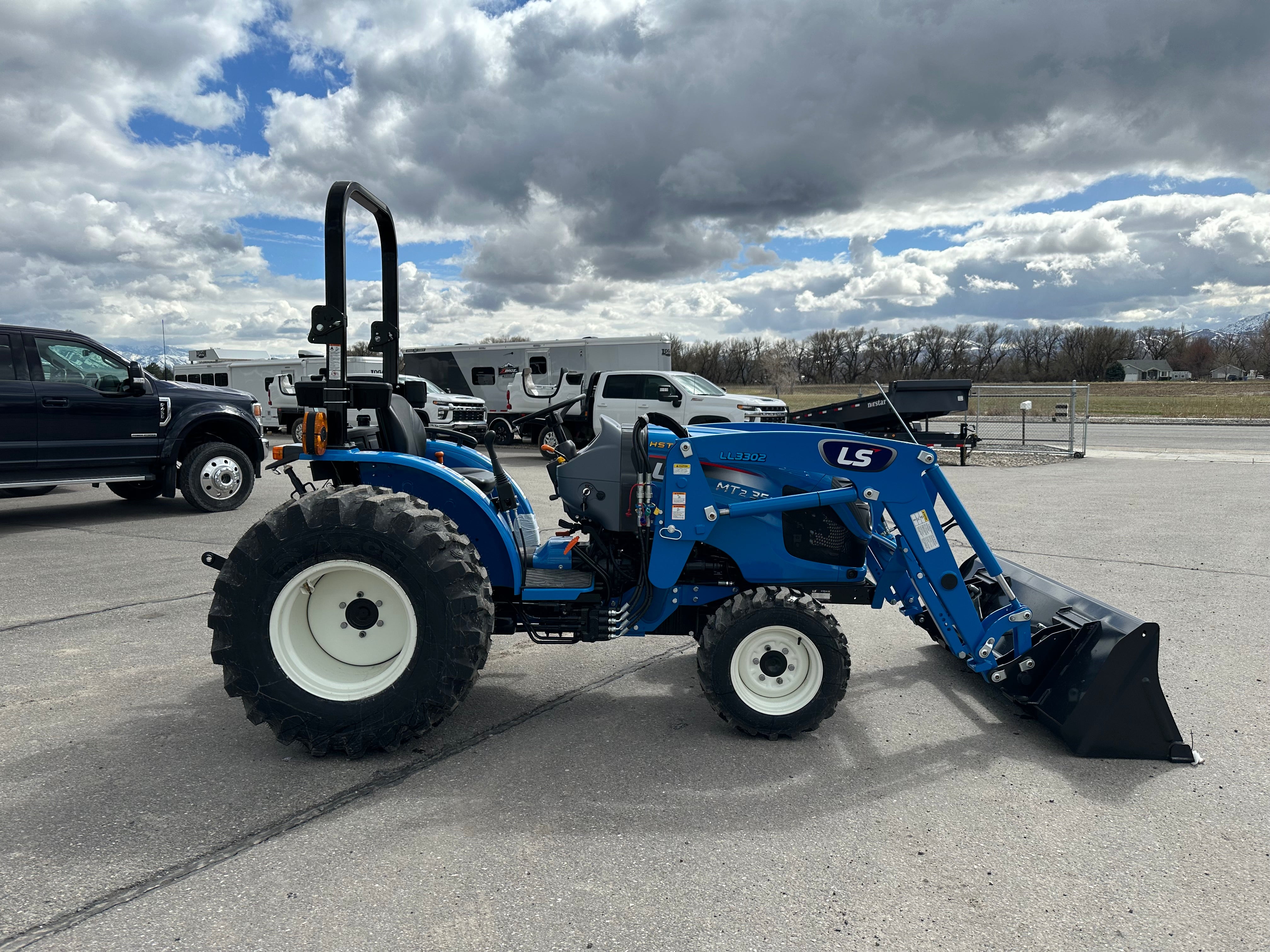 2024 LS TRACTOR MT235E WITH LOADER