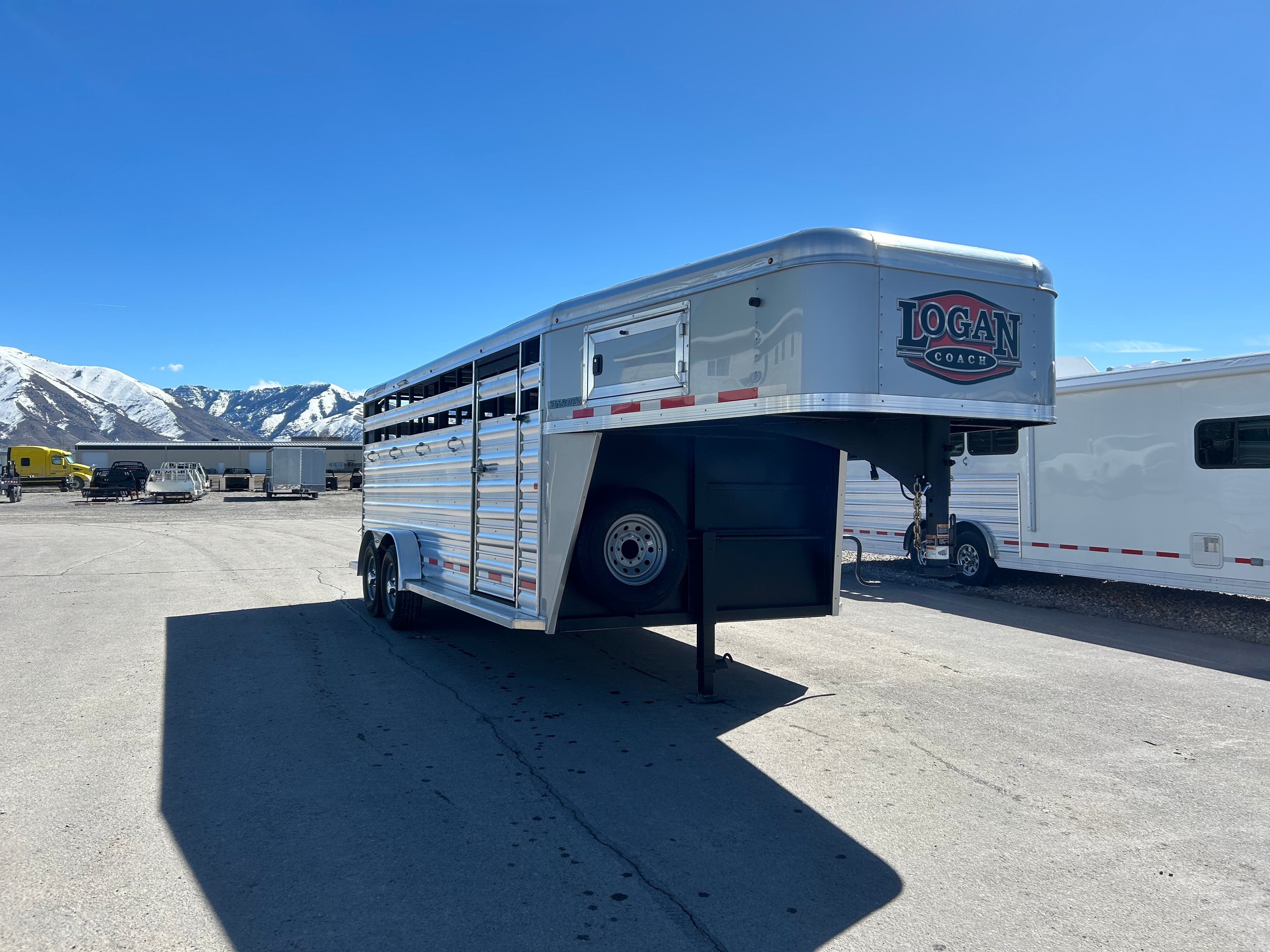 2024 LOGAN COACH 18' GN STOCK TRAILER