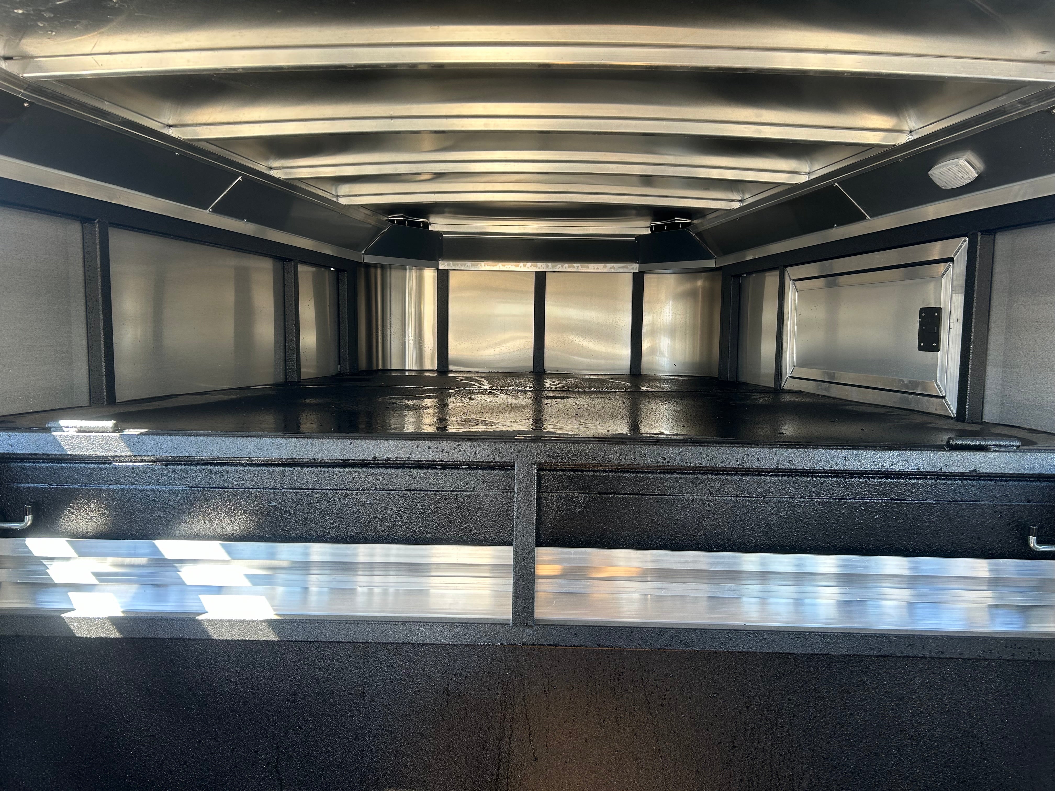 2024 LOGAN COACH 18' GN STOCK TRAILER