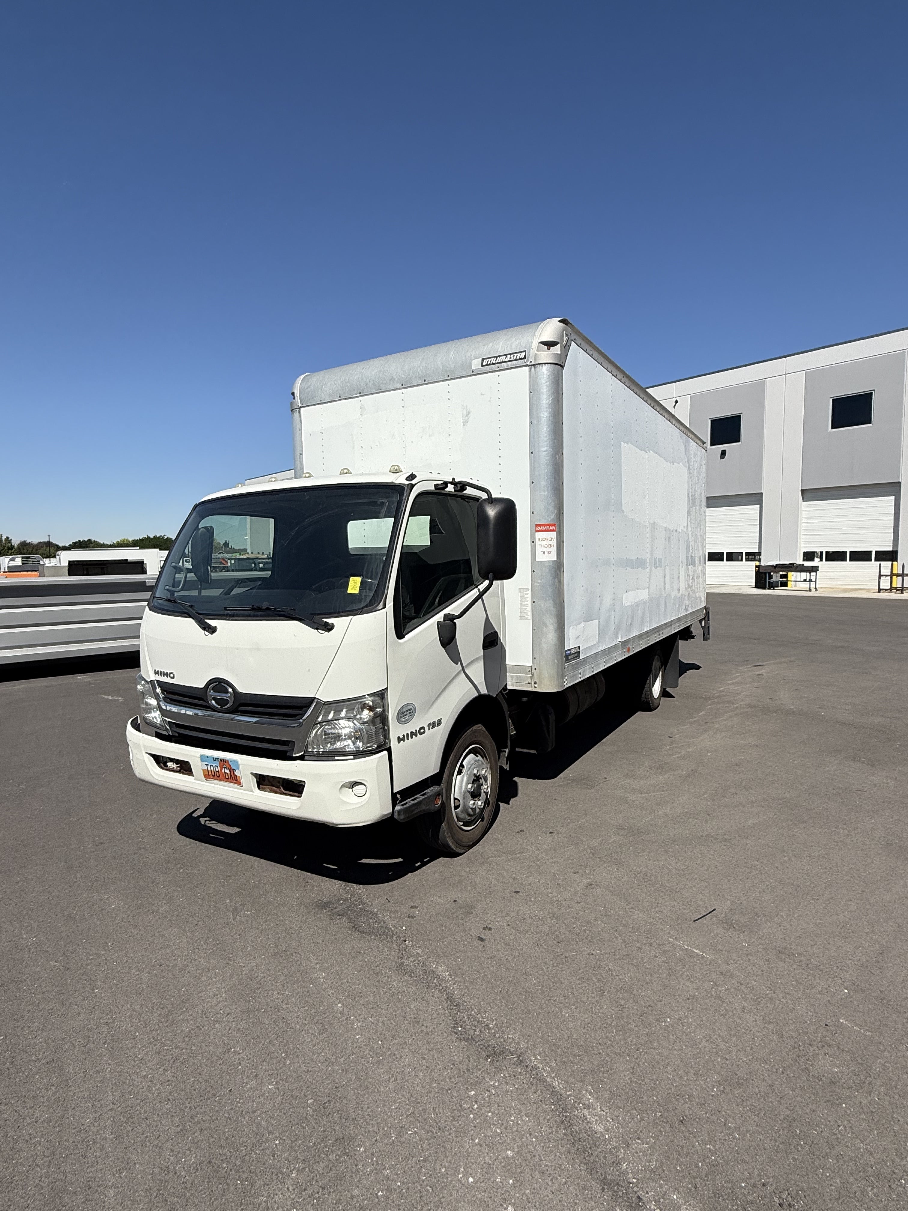 USED 2017 HINO 195 20' BOX TRUCK