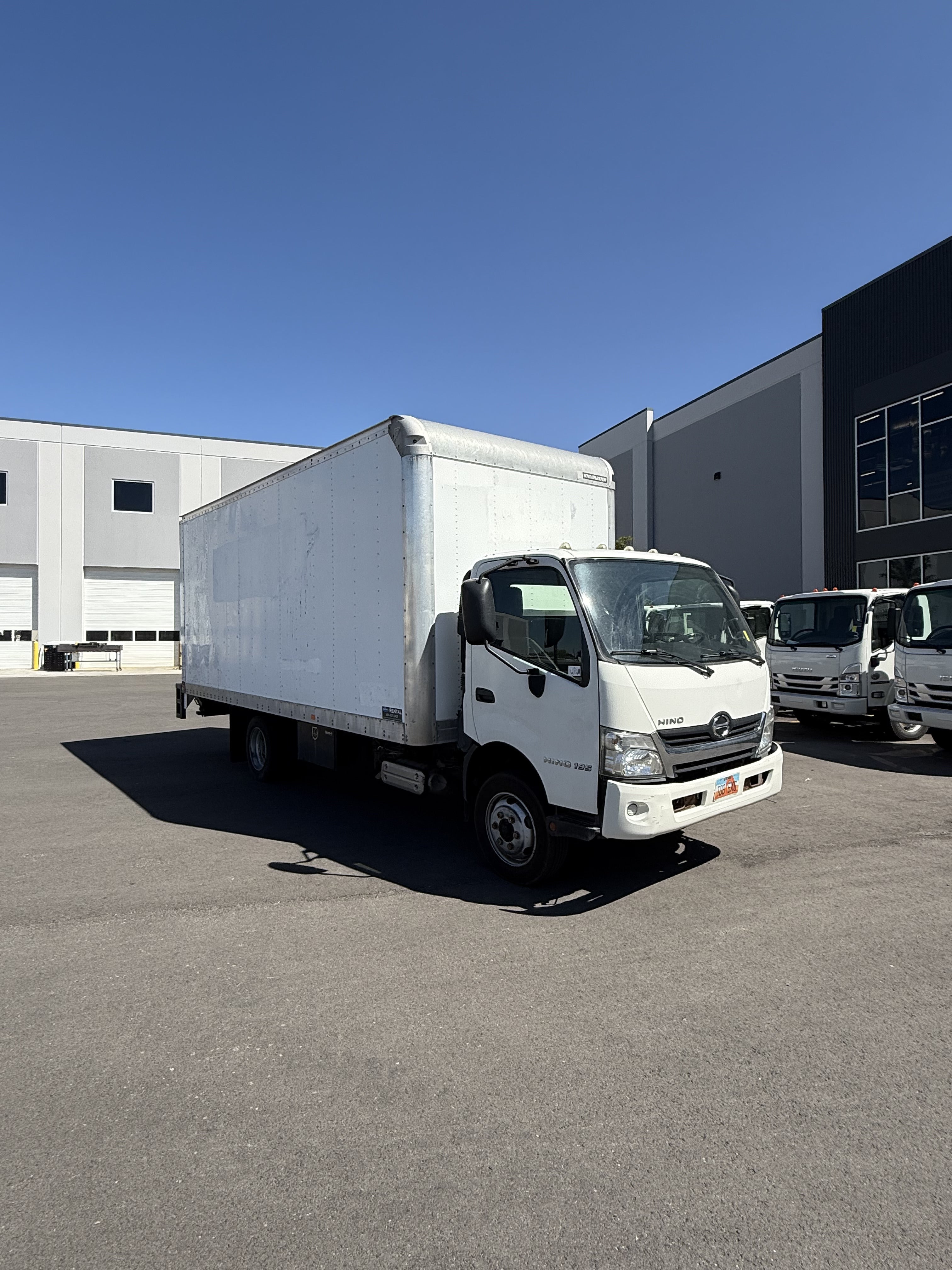 USED 2017 HINO 195 20' BOX TRUCK