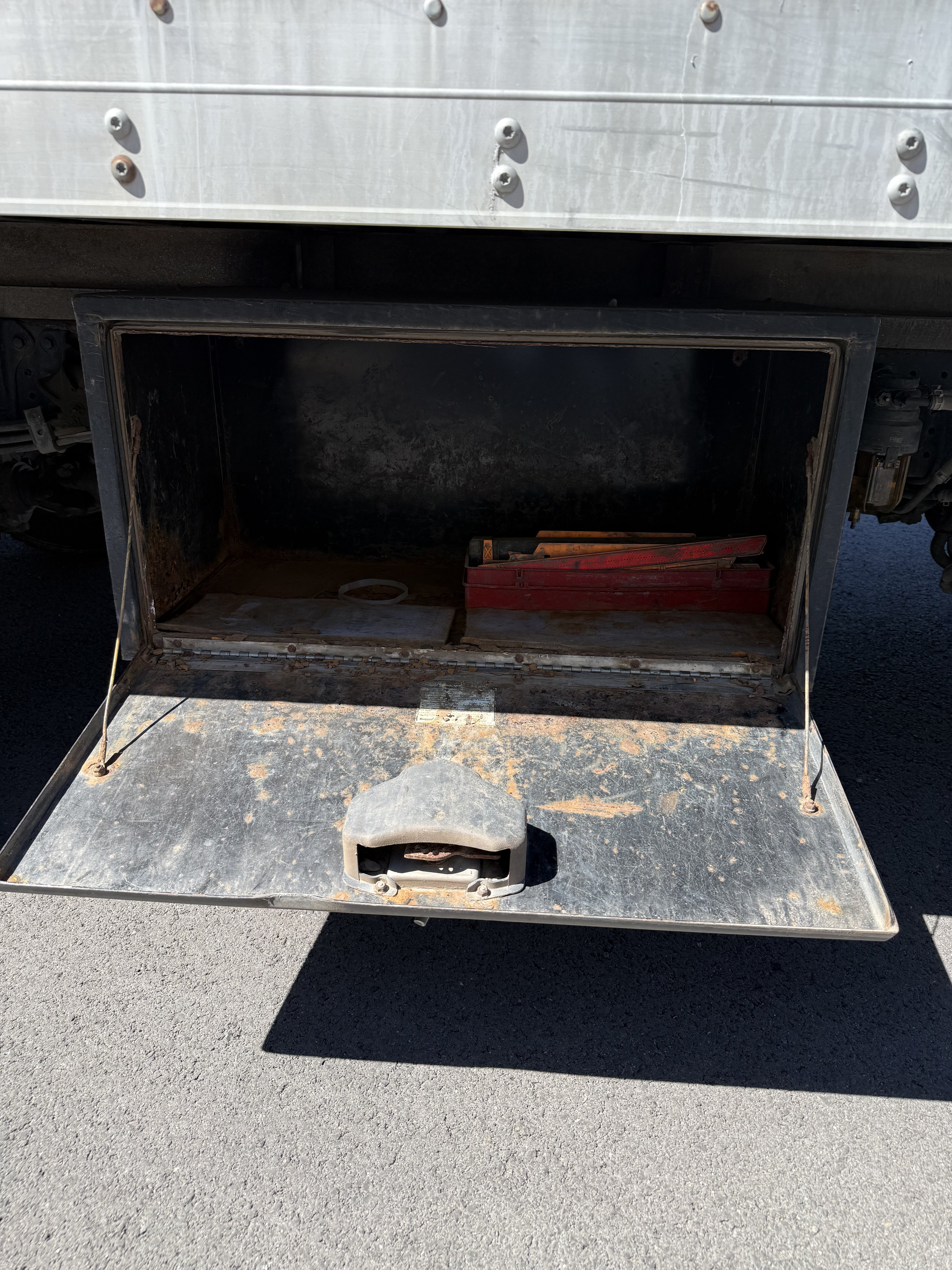 USED 2017 HINO 195 20' BOX TRUCK