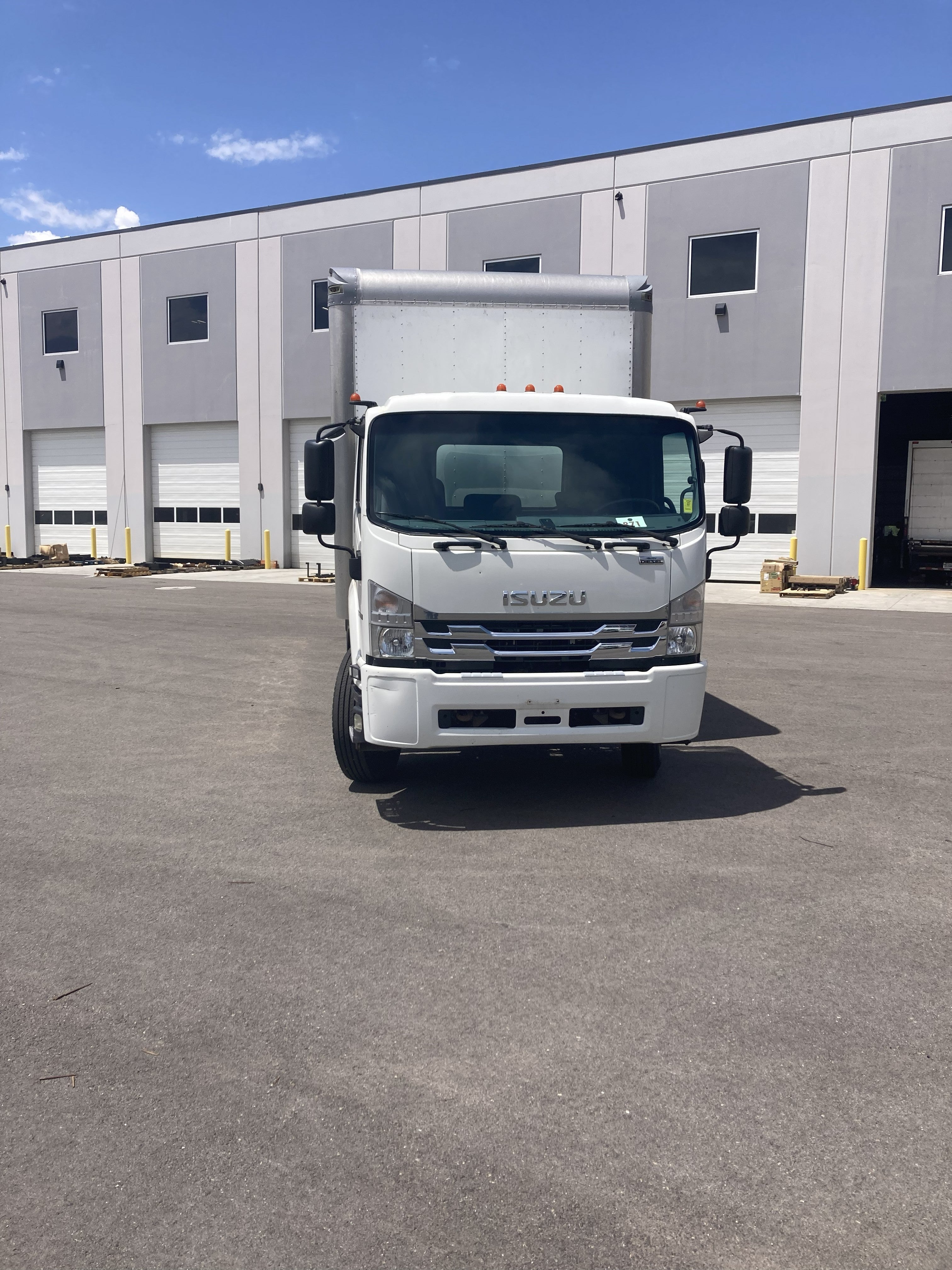 CERTIFIED USED 2020 ISUZU FTR 26' BOX TRUCK