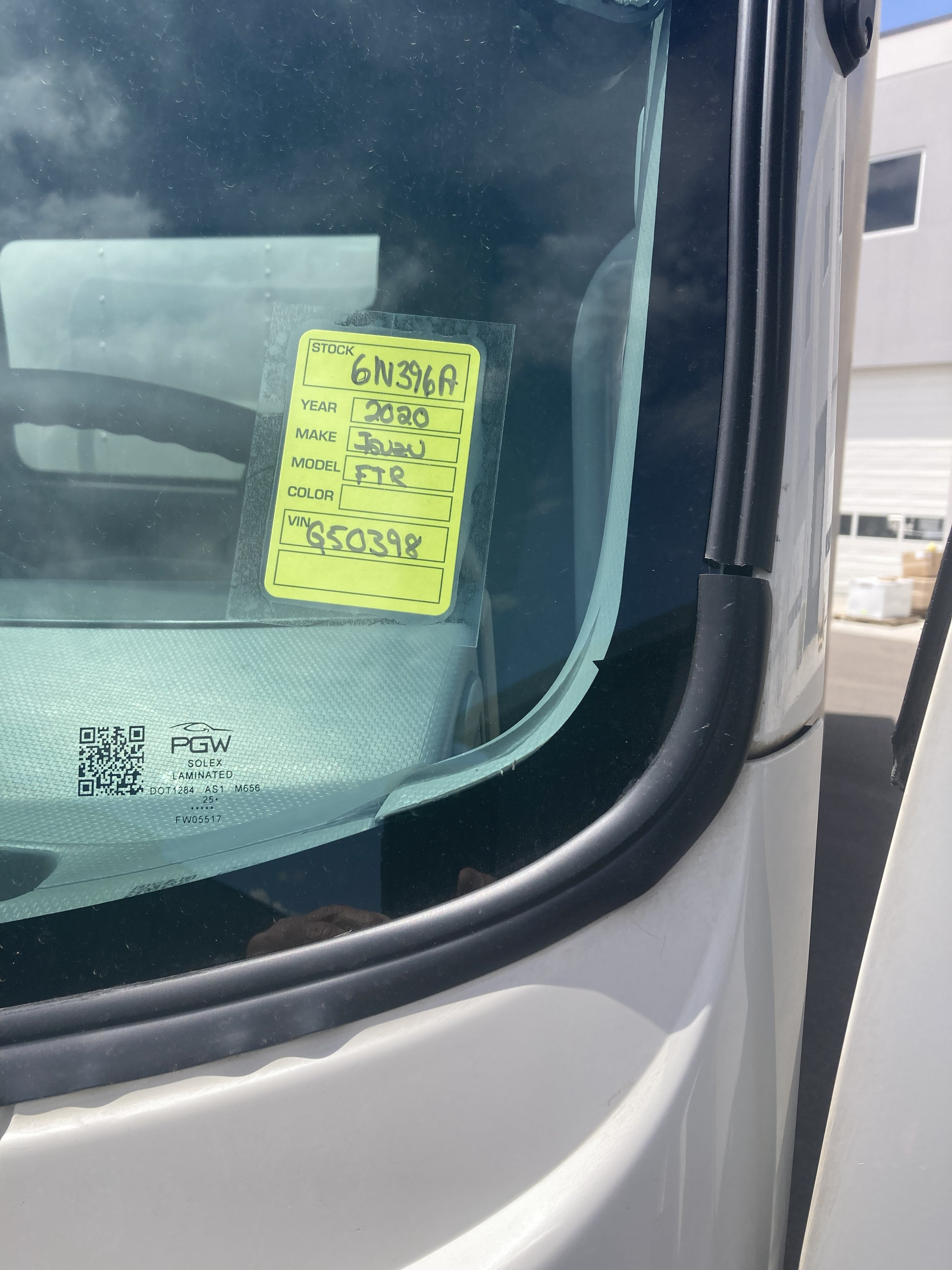 CERTIFIED USED 2020 ISUZU FTR 26' BOX TRUCK
