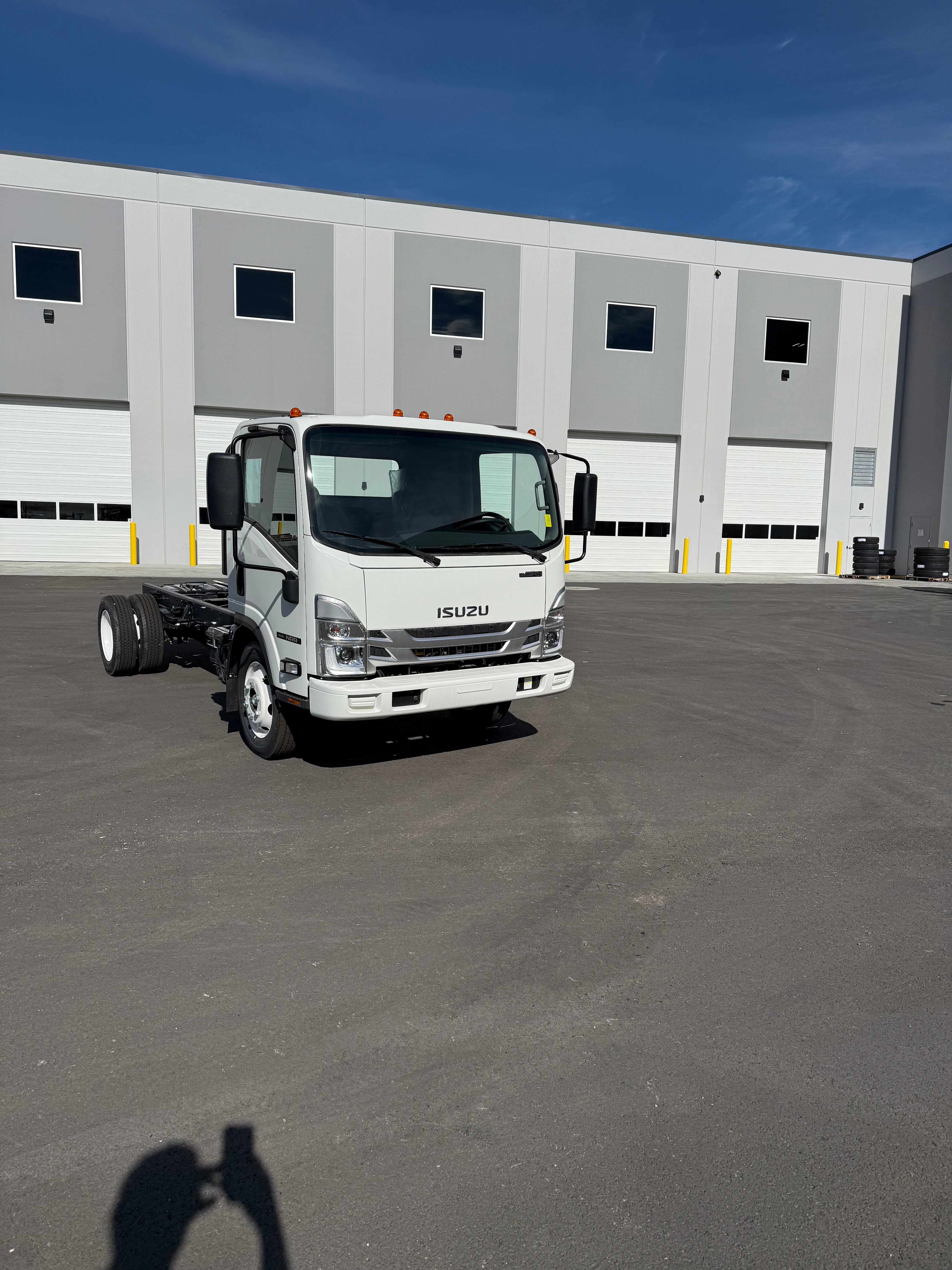 NEW 2025 ISUZU NRR GAS CAB AND CHASSIS (Copy)