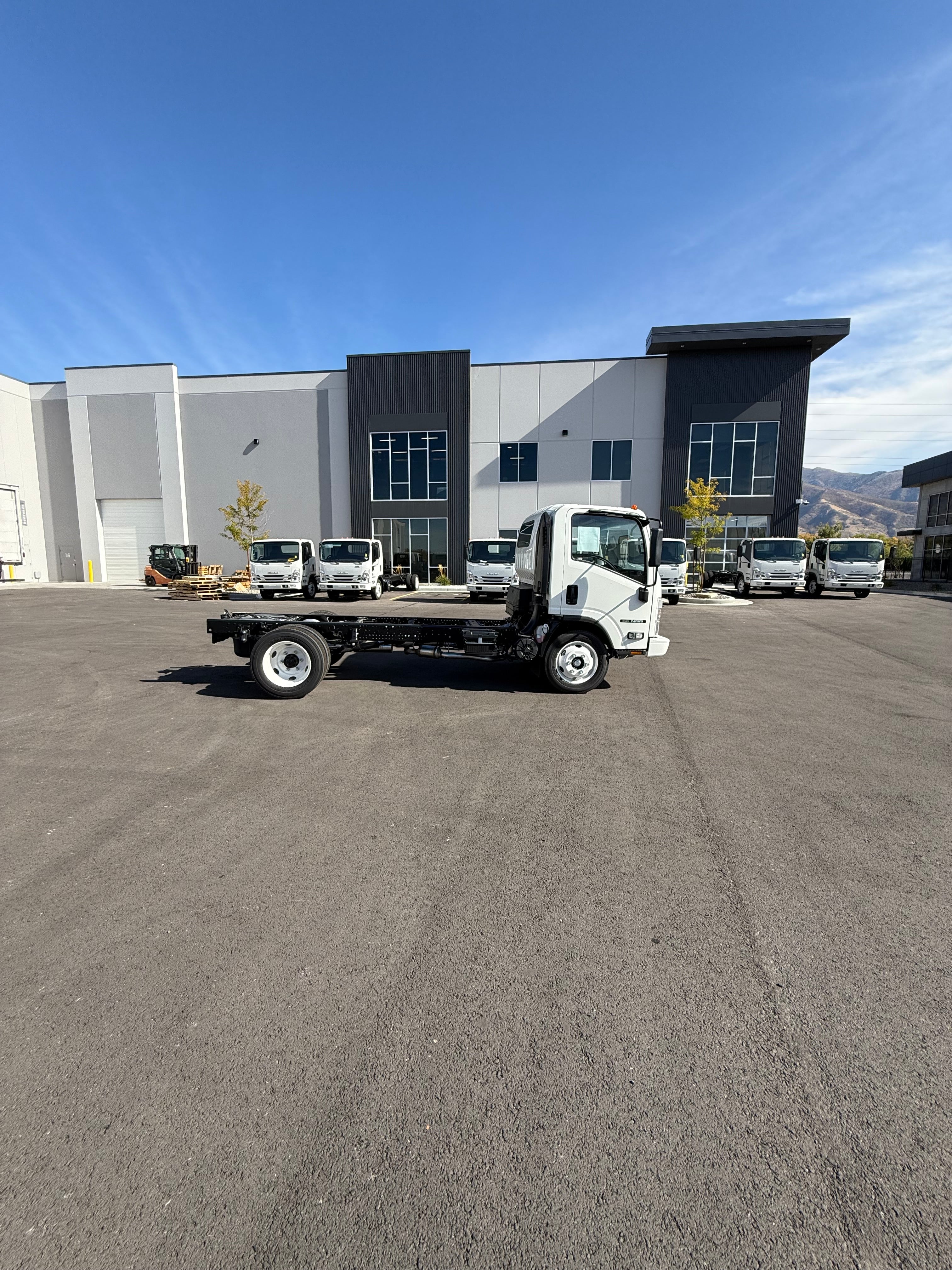 NEW 2025 ISUZU NRR GAS CAB AND CHASSIS