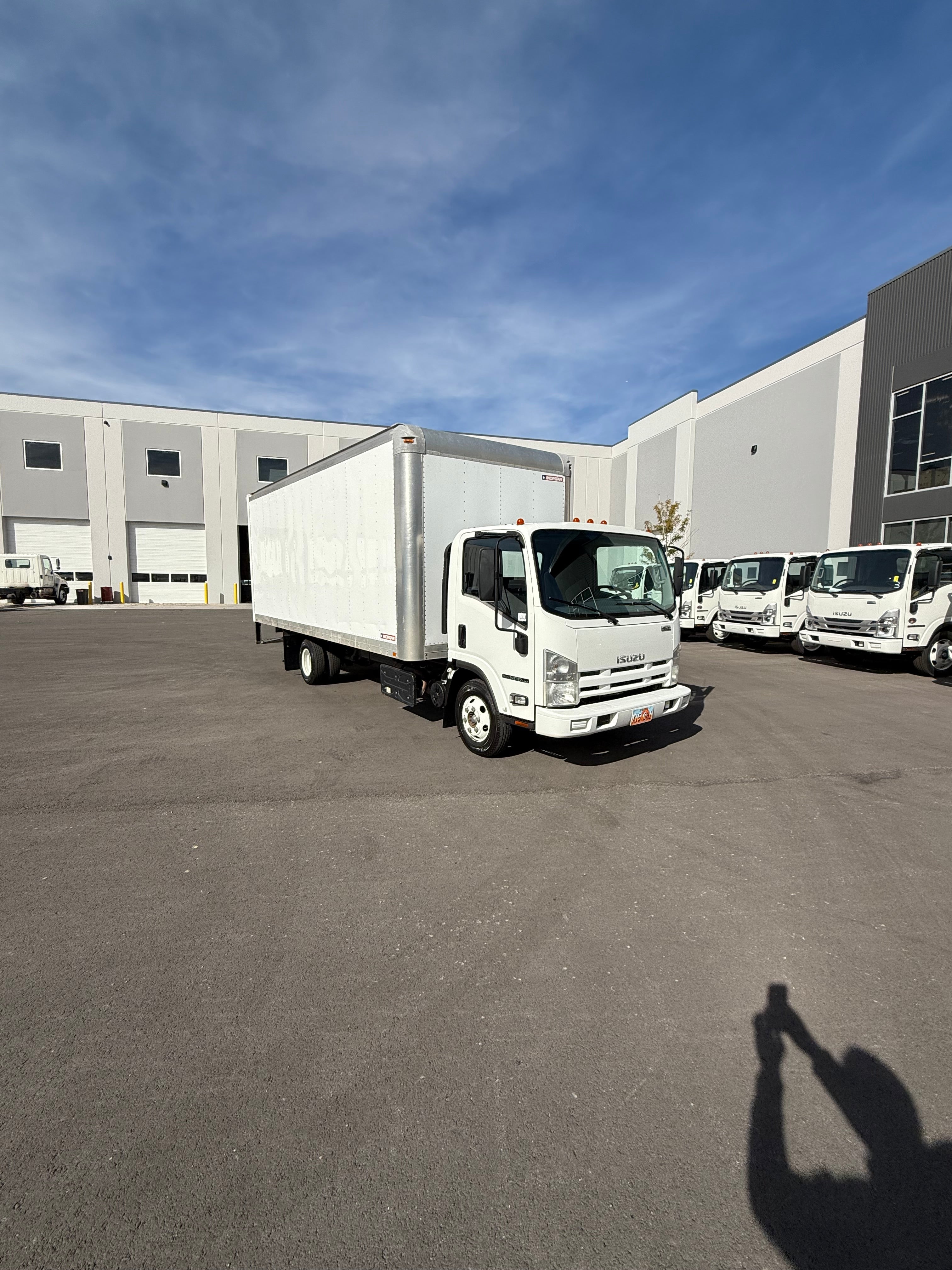 USED 2014 ISUZU NPRHD 20' BOX TRUCK