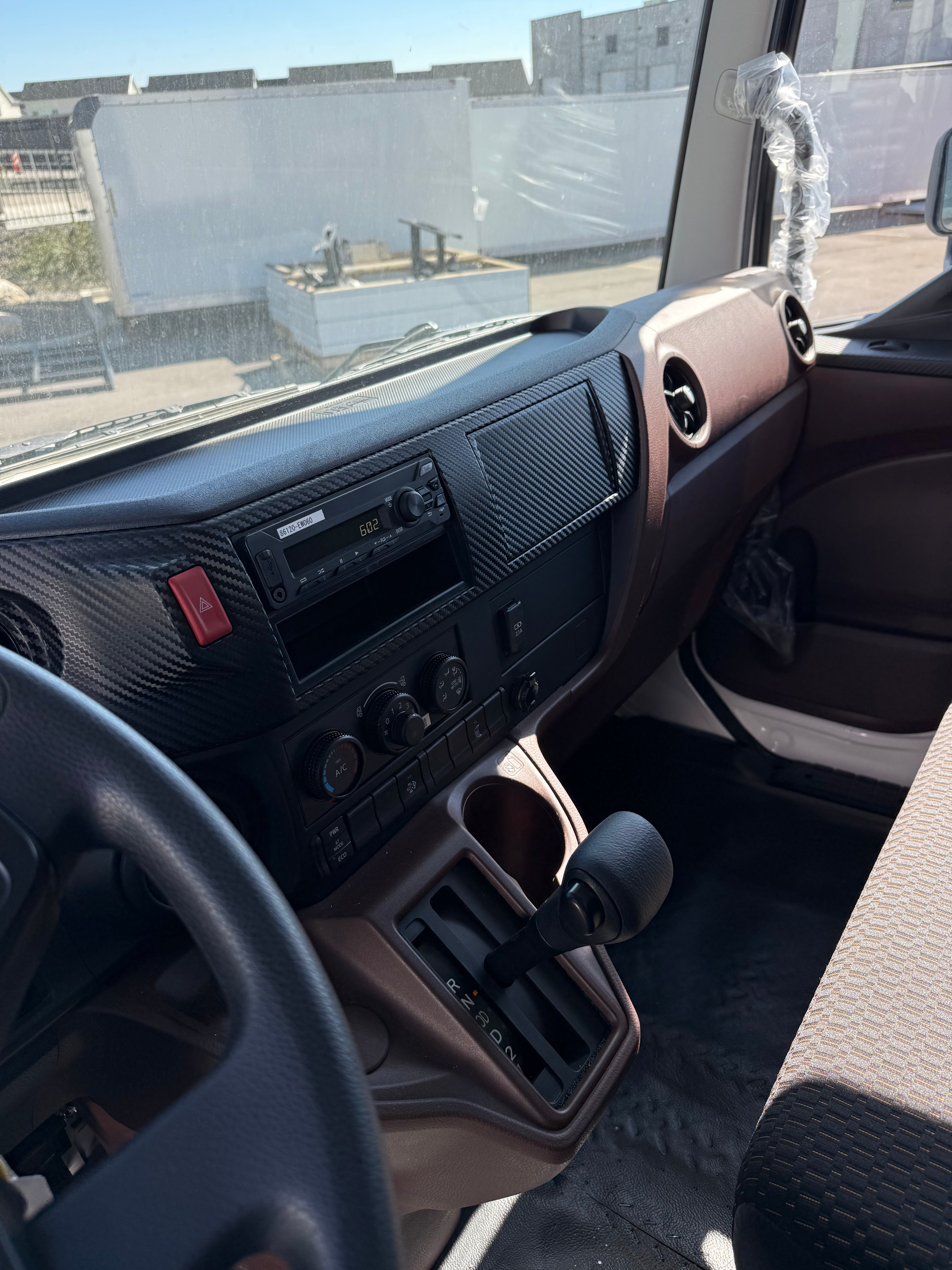 2025 HINO L6 Box Truck