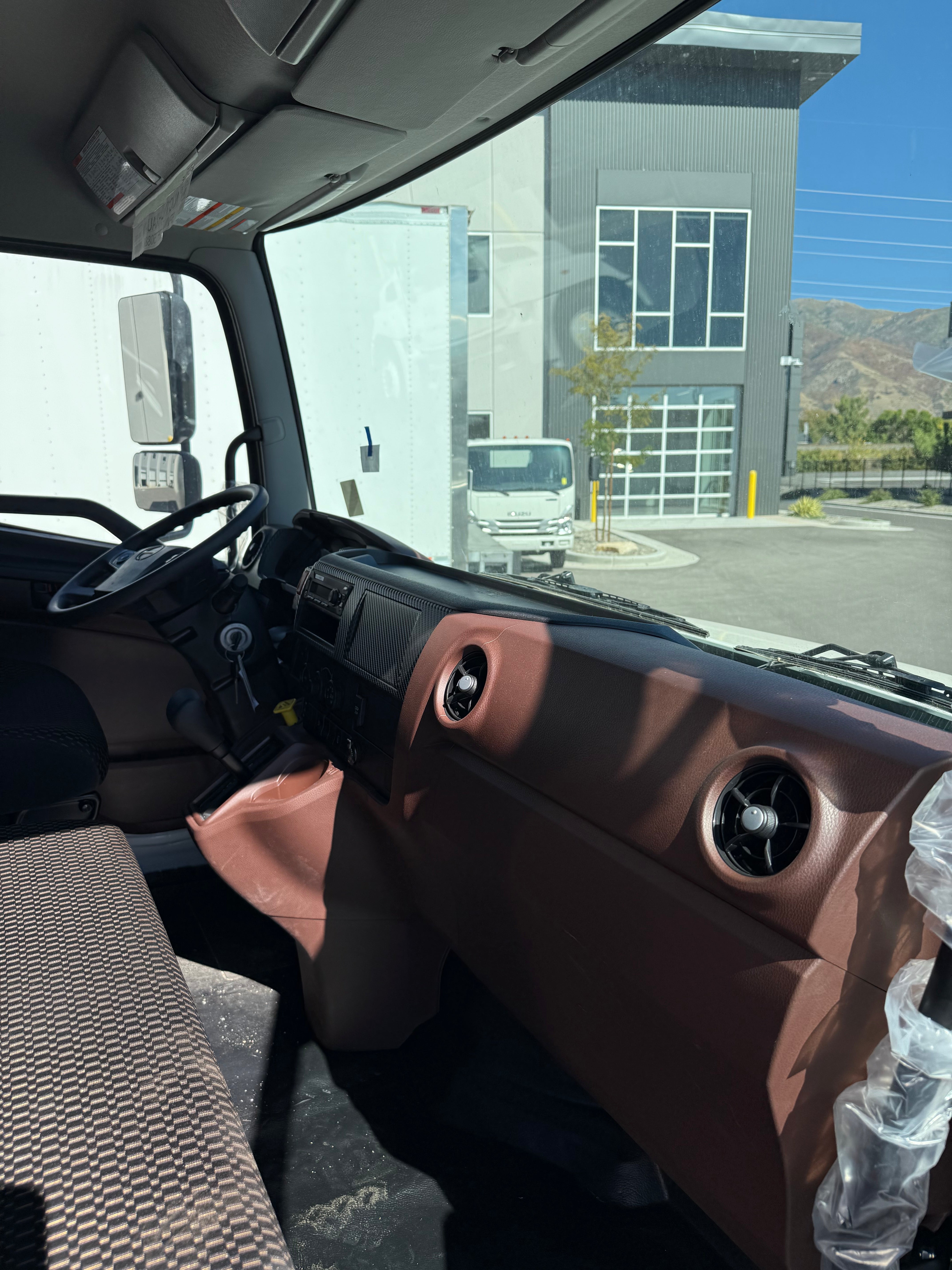 2025 HINO L6 Box Truck