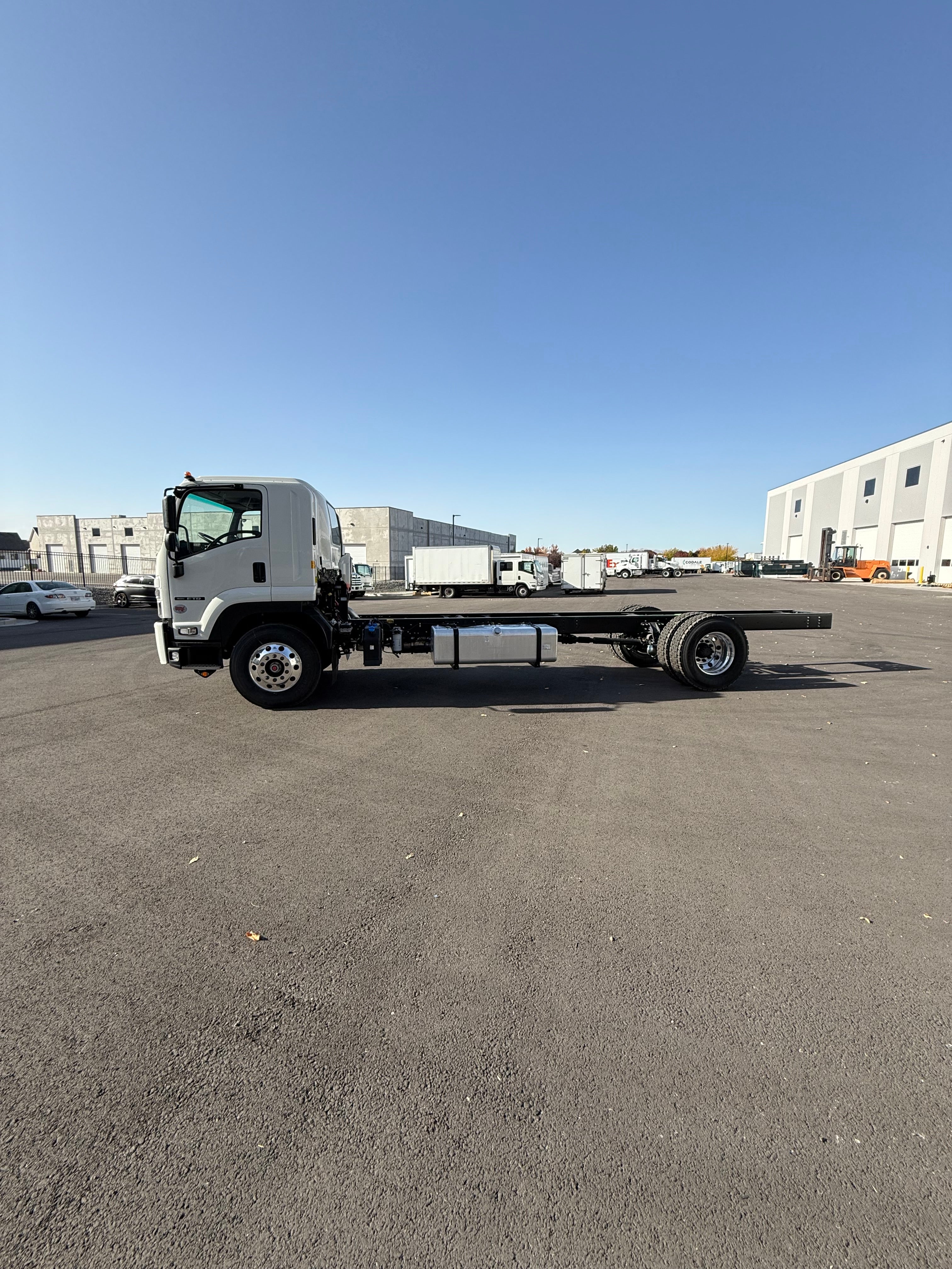 2025 ISUZU FTR DIESEL CAB AND CHASSIS AIR RIDE