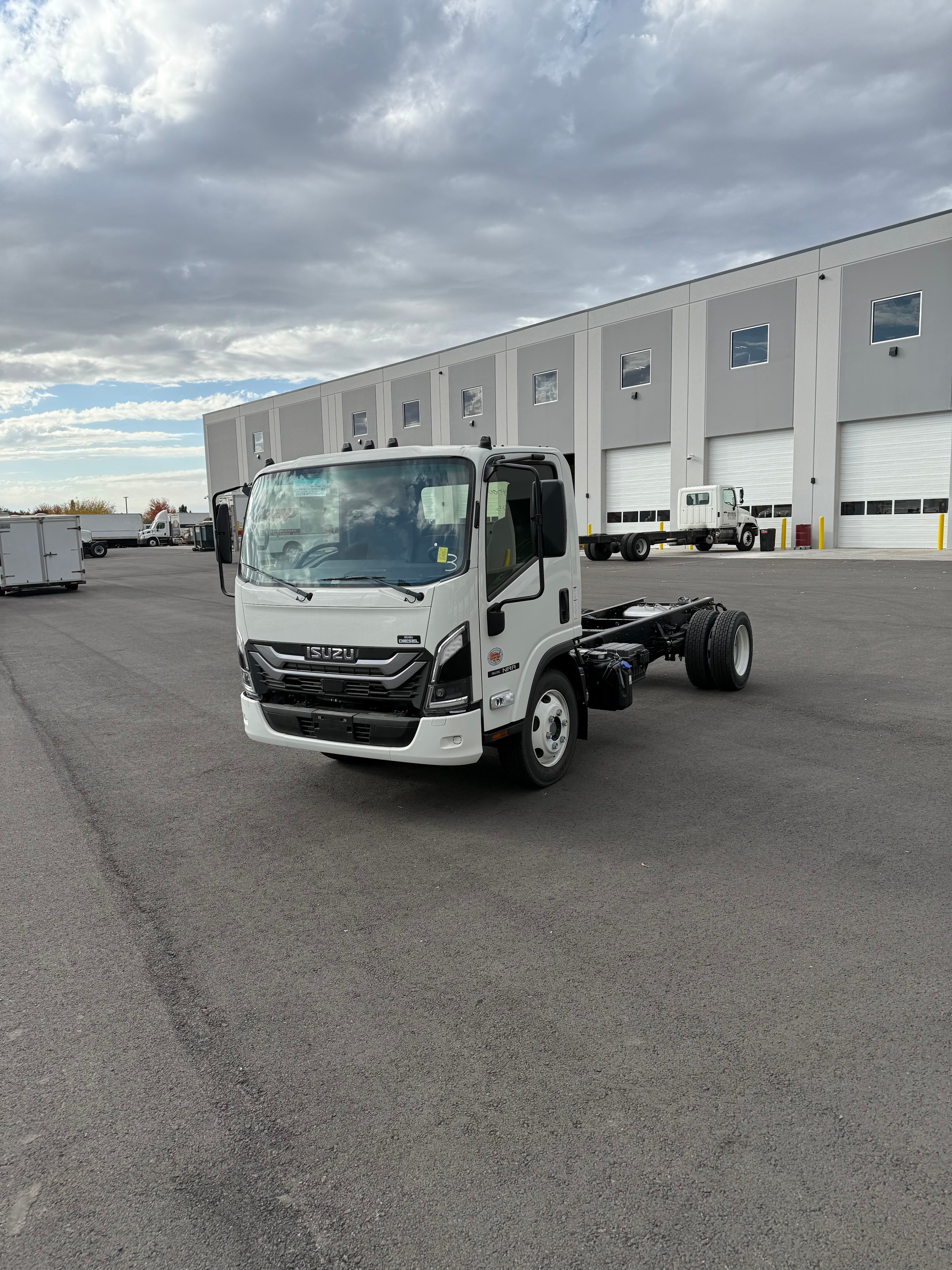 2025 ISUZU NRR DIESEL CAB AND CHASSIS