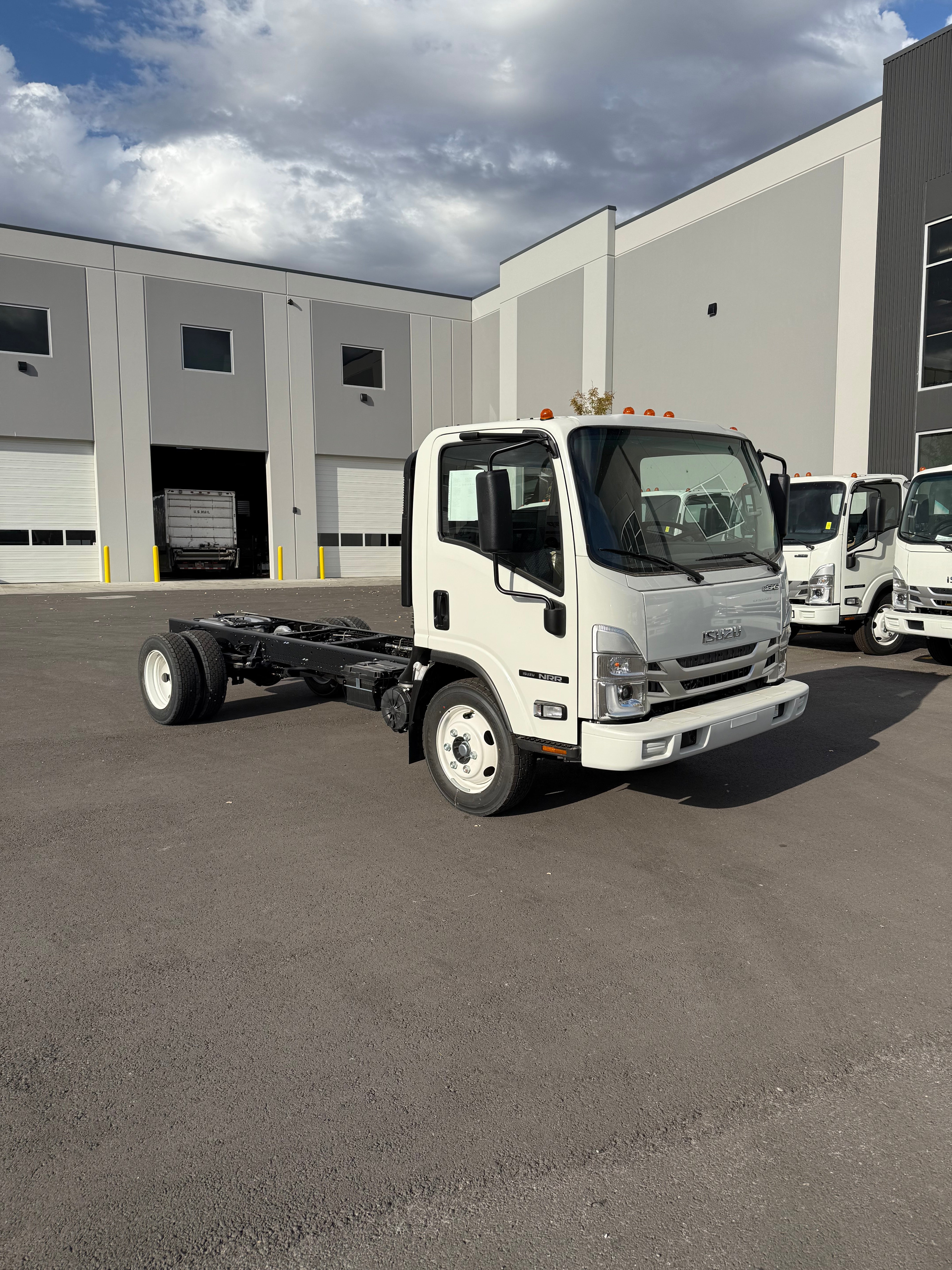 NEW 2025 ISUZU NRR GAS CAB AND CHASSIS