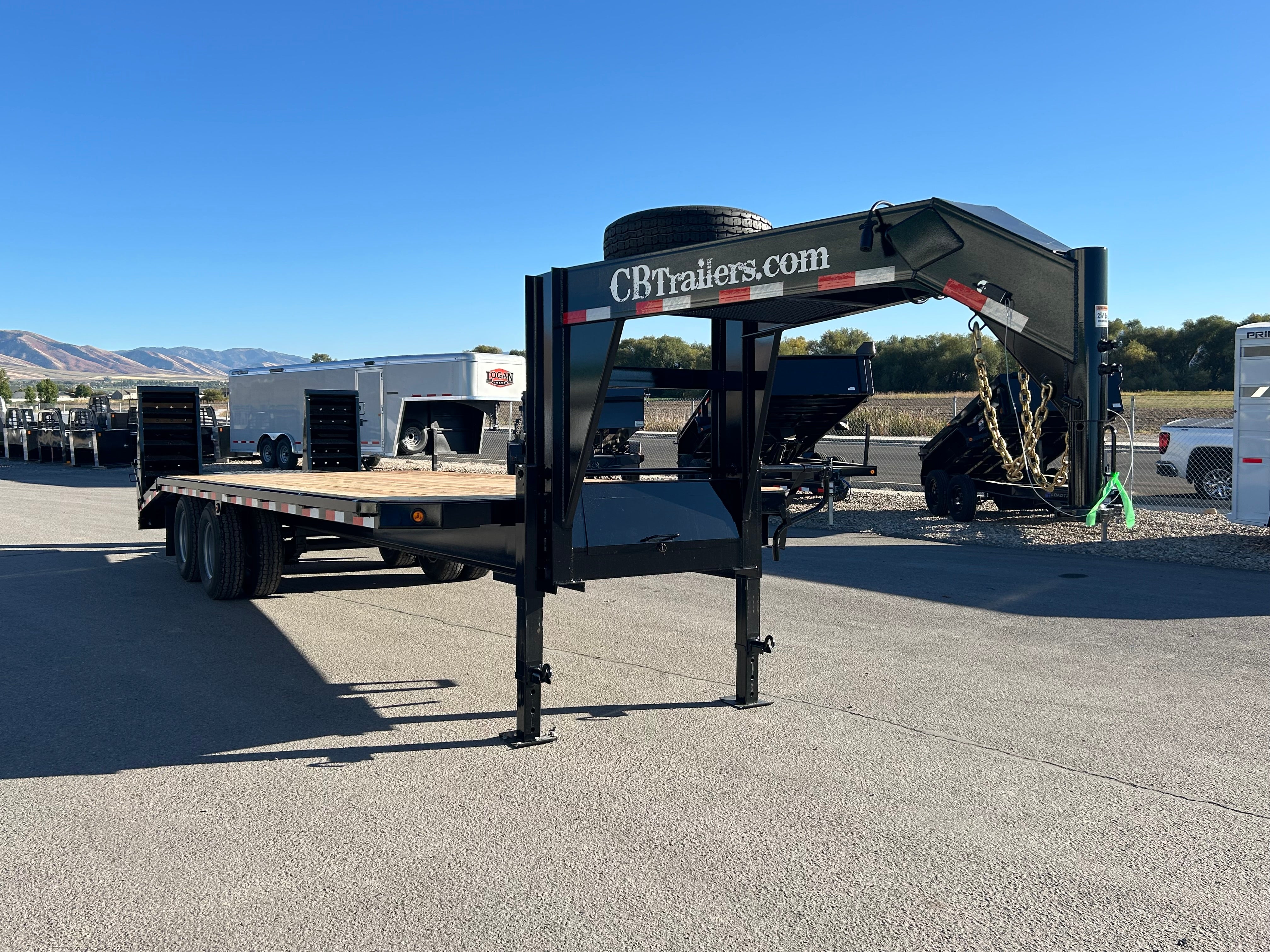 2025 C&B 25' Gooseneck Tandem Dually Flatbed