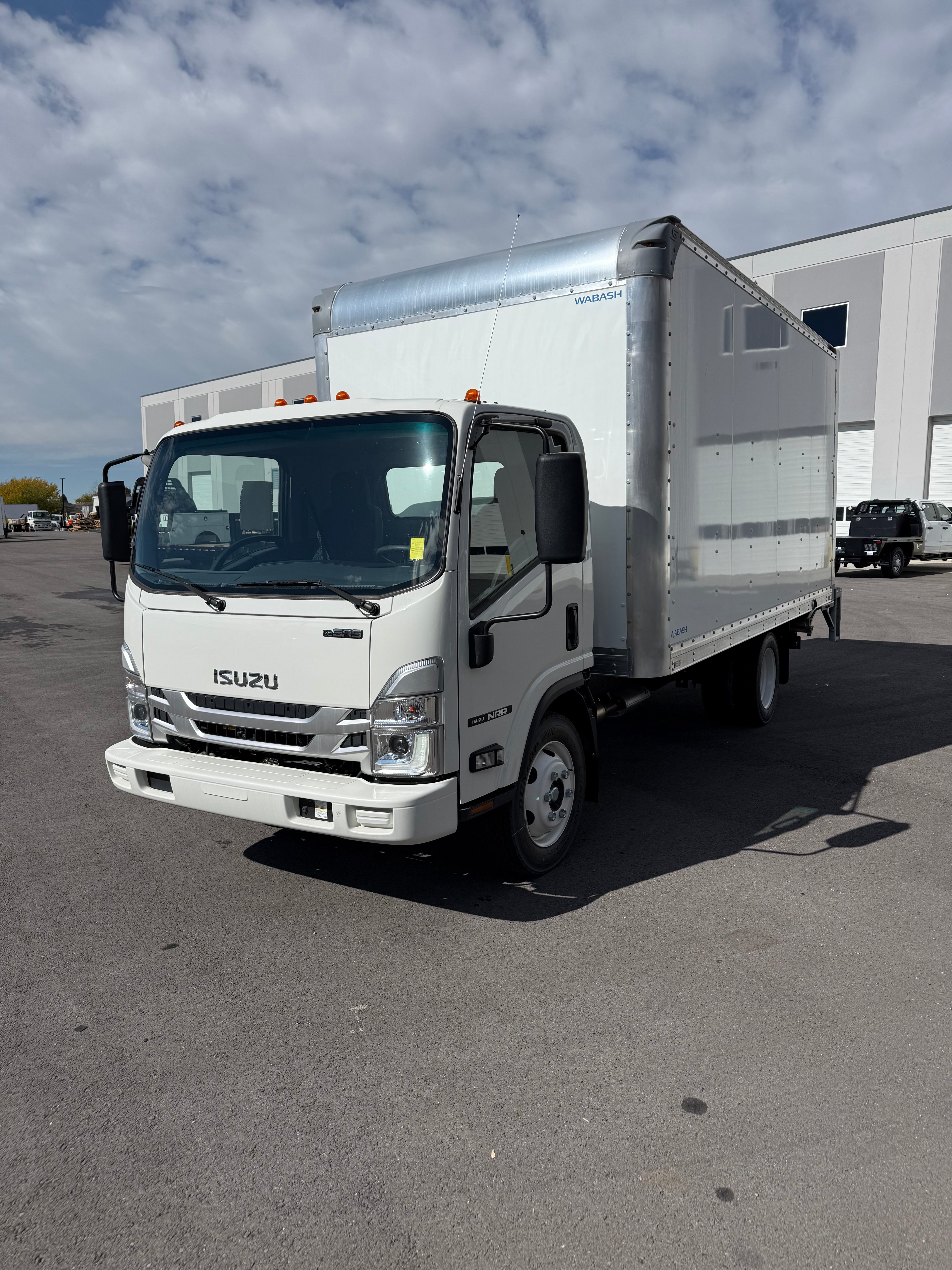 New 2025 Isuzu NRR Gas 16' Box Truck With Al Liftgate
