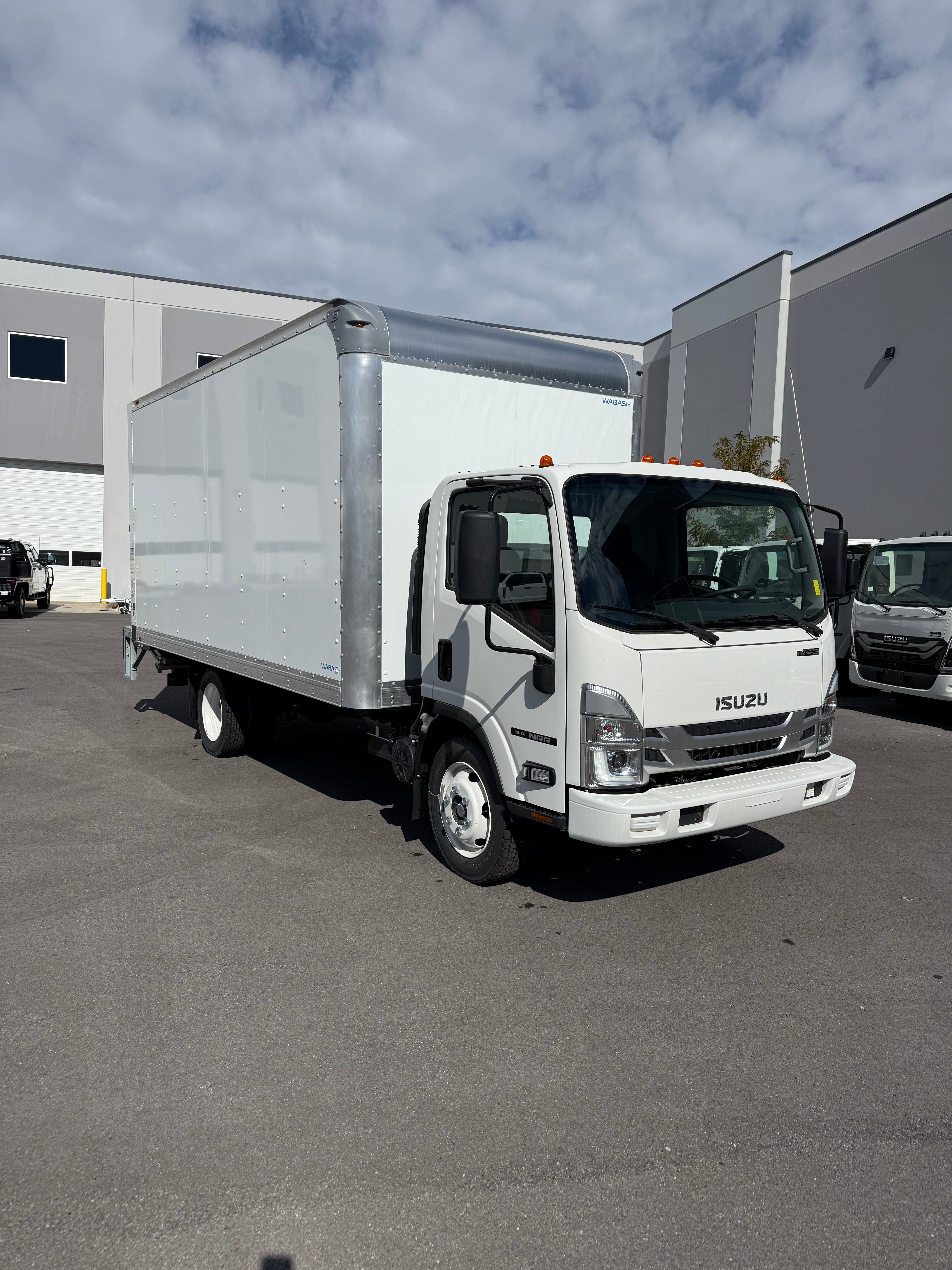 New 2025 Isuzu NRR Gas 16' Box Truck With Al Liftgate