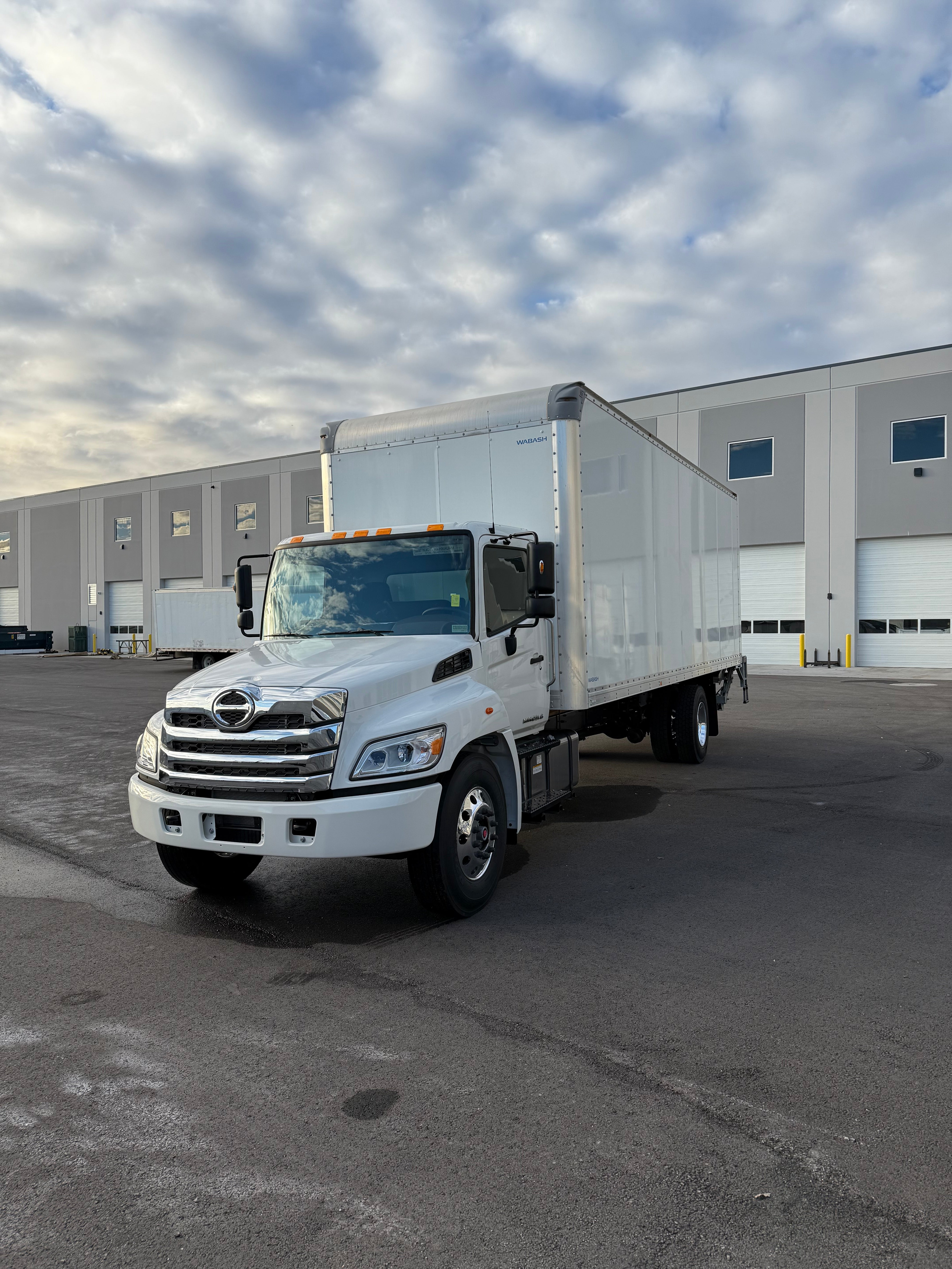 2025 HINO L6 26' BOX TRUCK WITH LIFTGATE